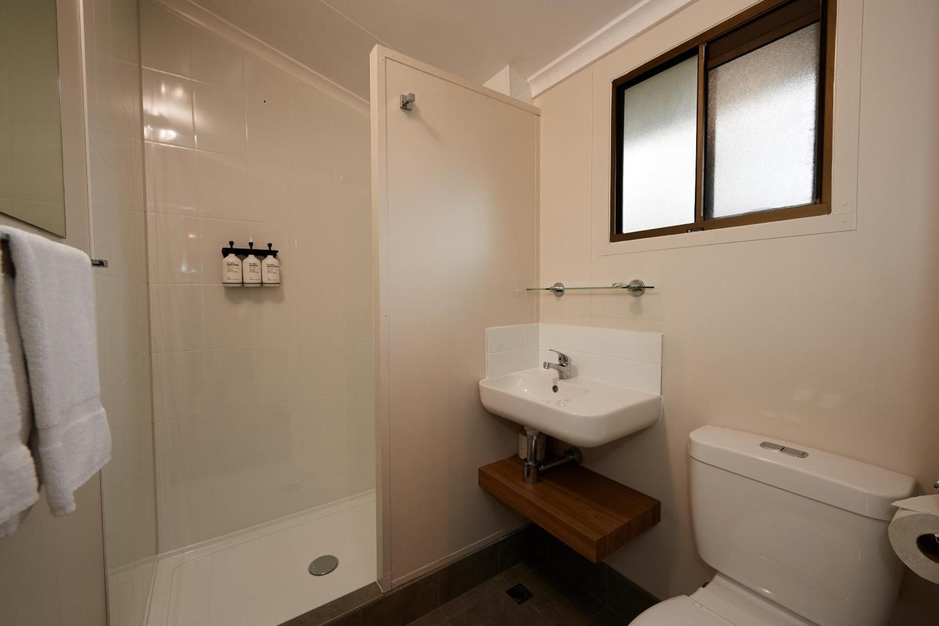 Upgraded - 2-Bedroom Dog Friendly Cabin