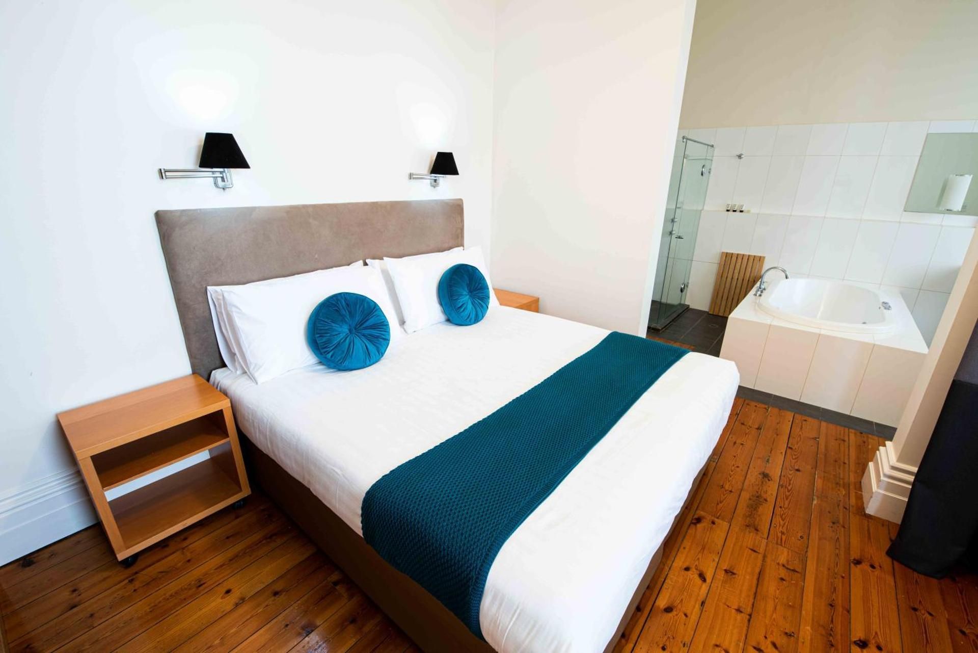 Deluxe King Suite