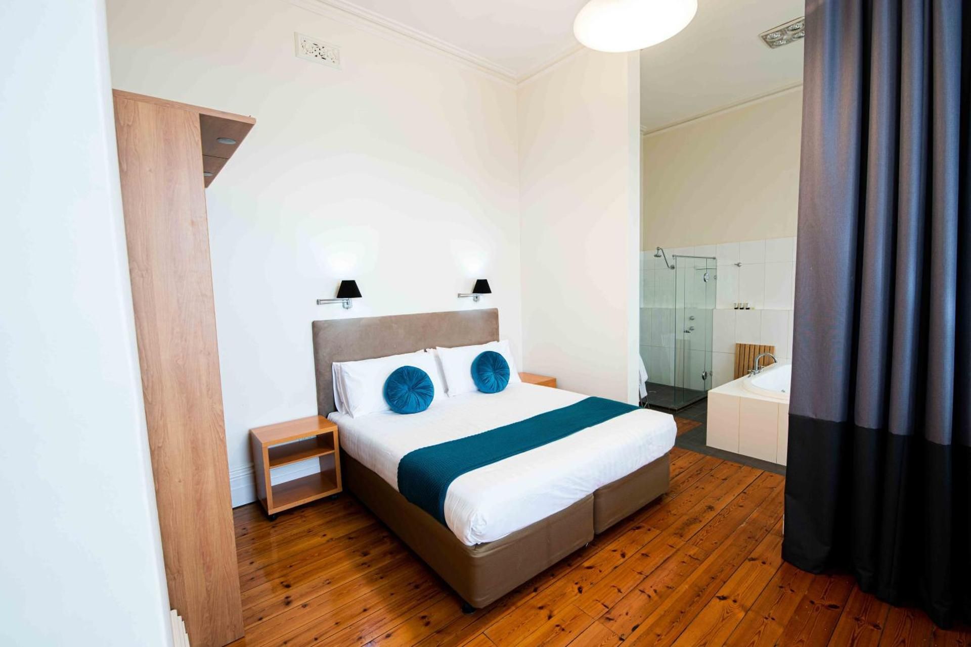 Deluxe King Suite