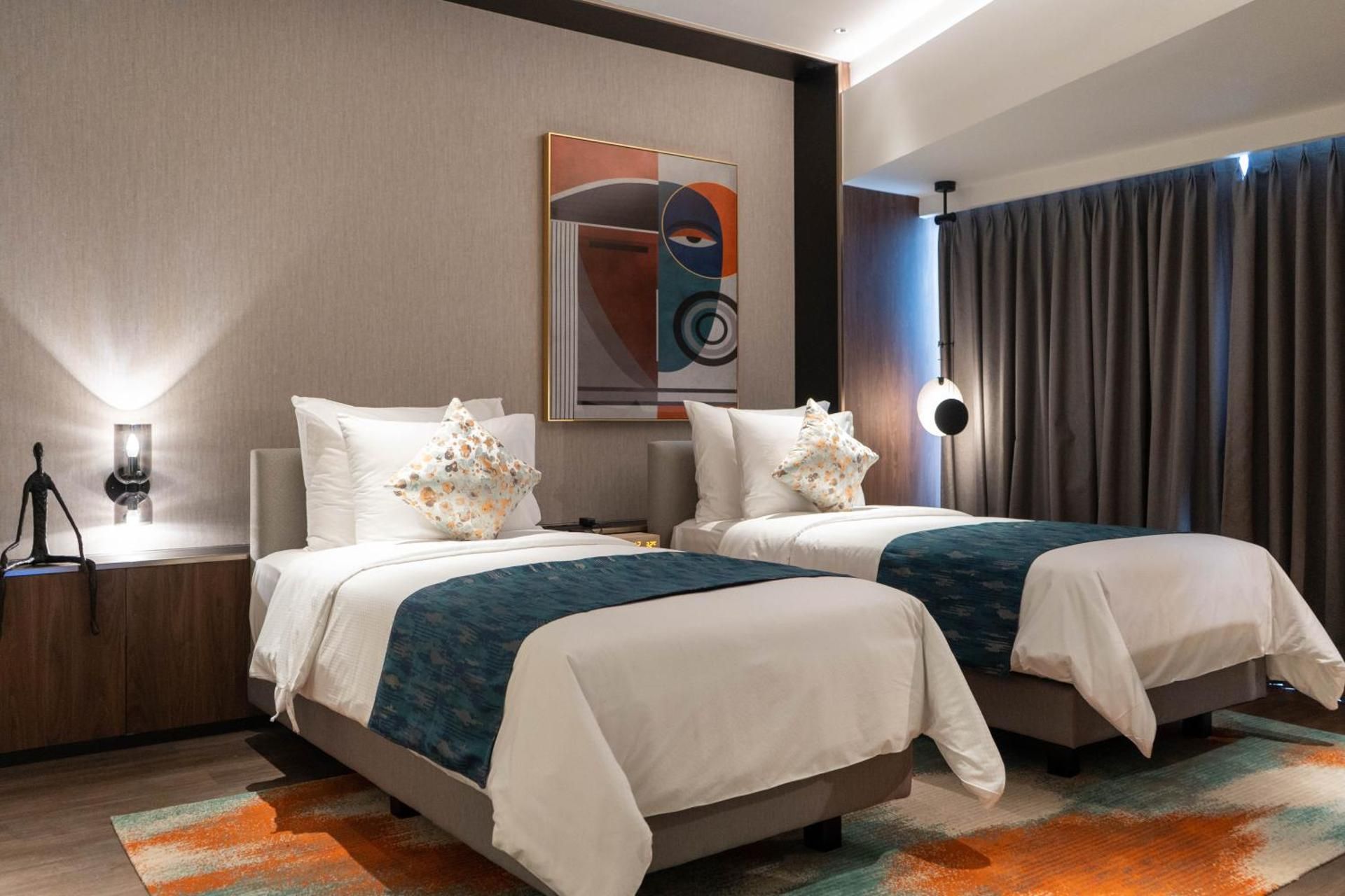 One-Bedroom Premier Twin