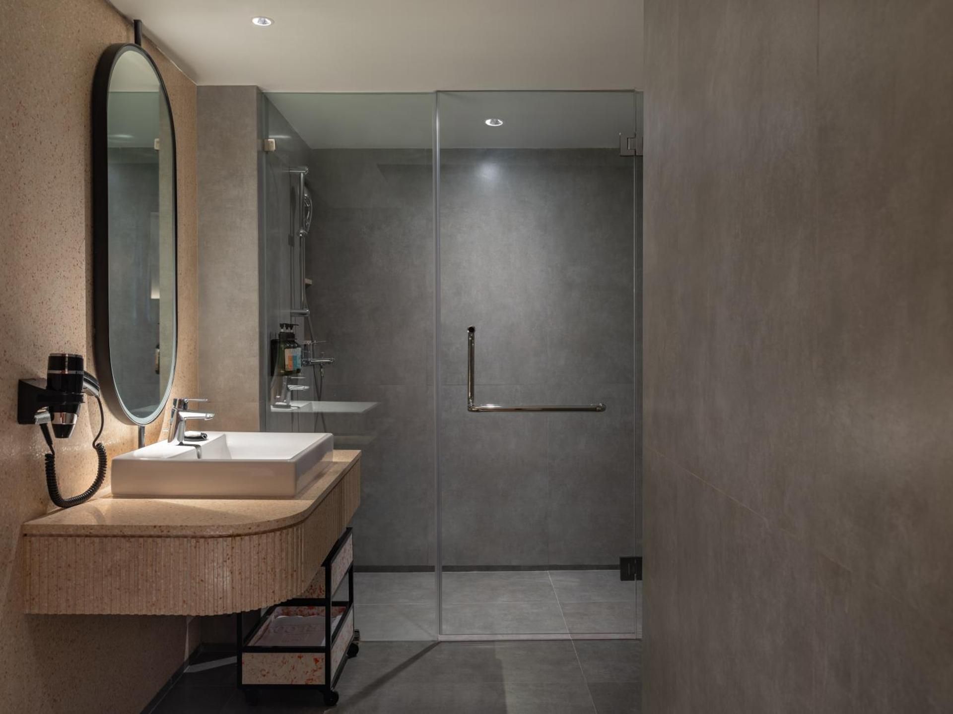 One-Bedroom Premier Twin