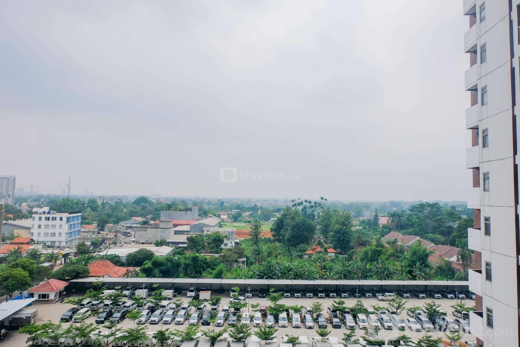 Homey 2BR at Serpong Greenview Apt By Travelio