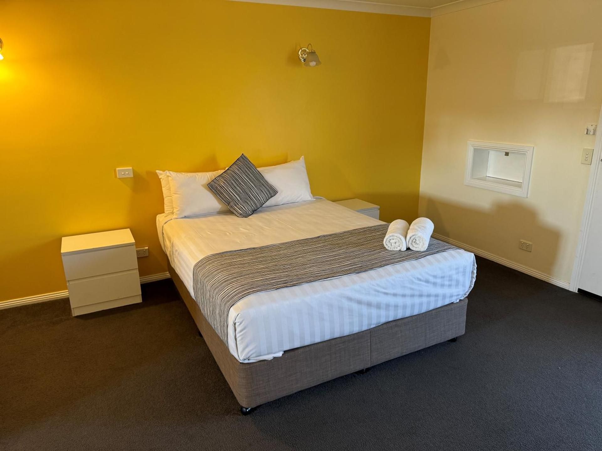 Queen Room with Spa Bath