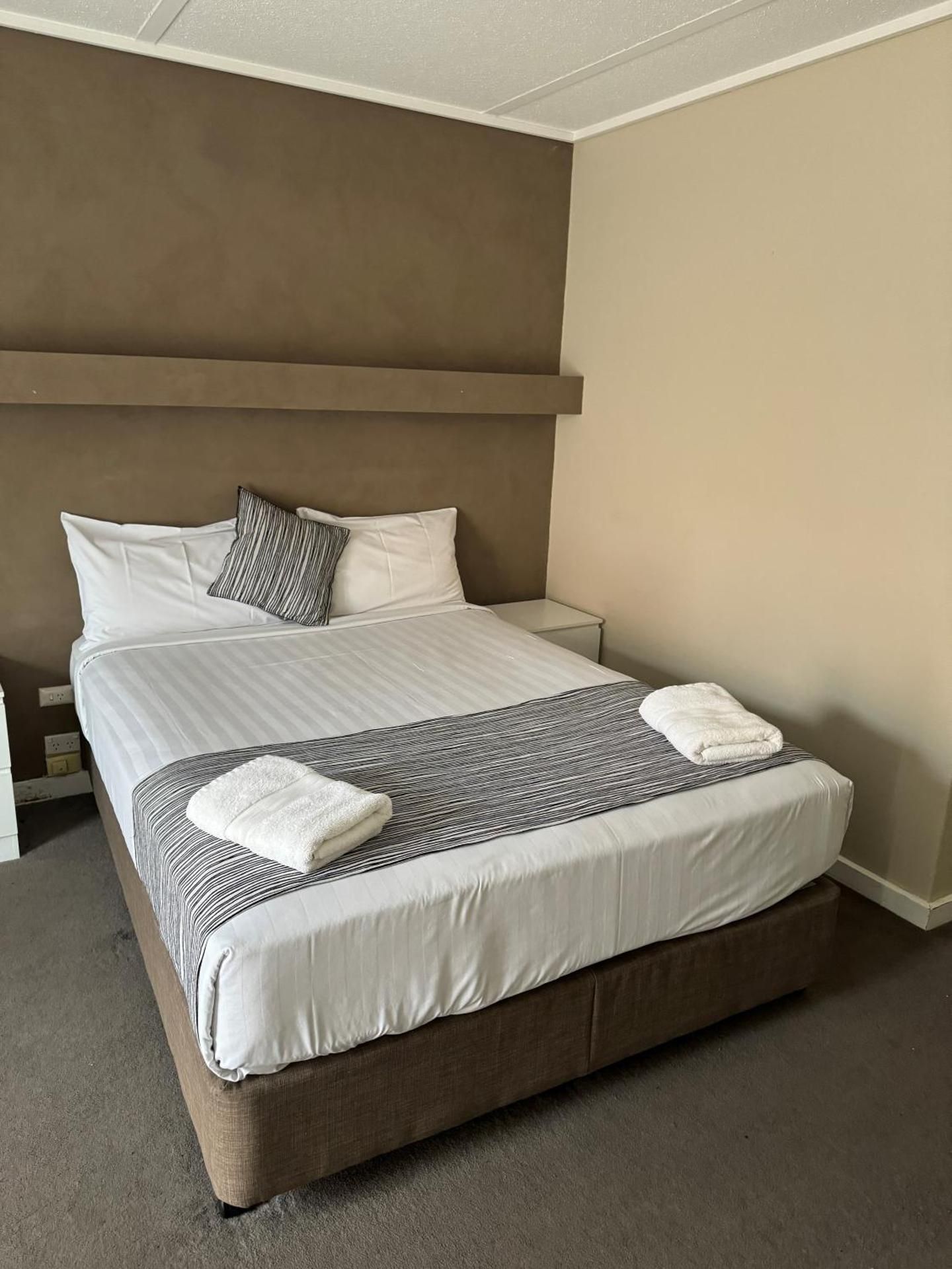 Mid-City Plantation Motel Deluxe Double Room