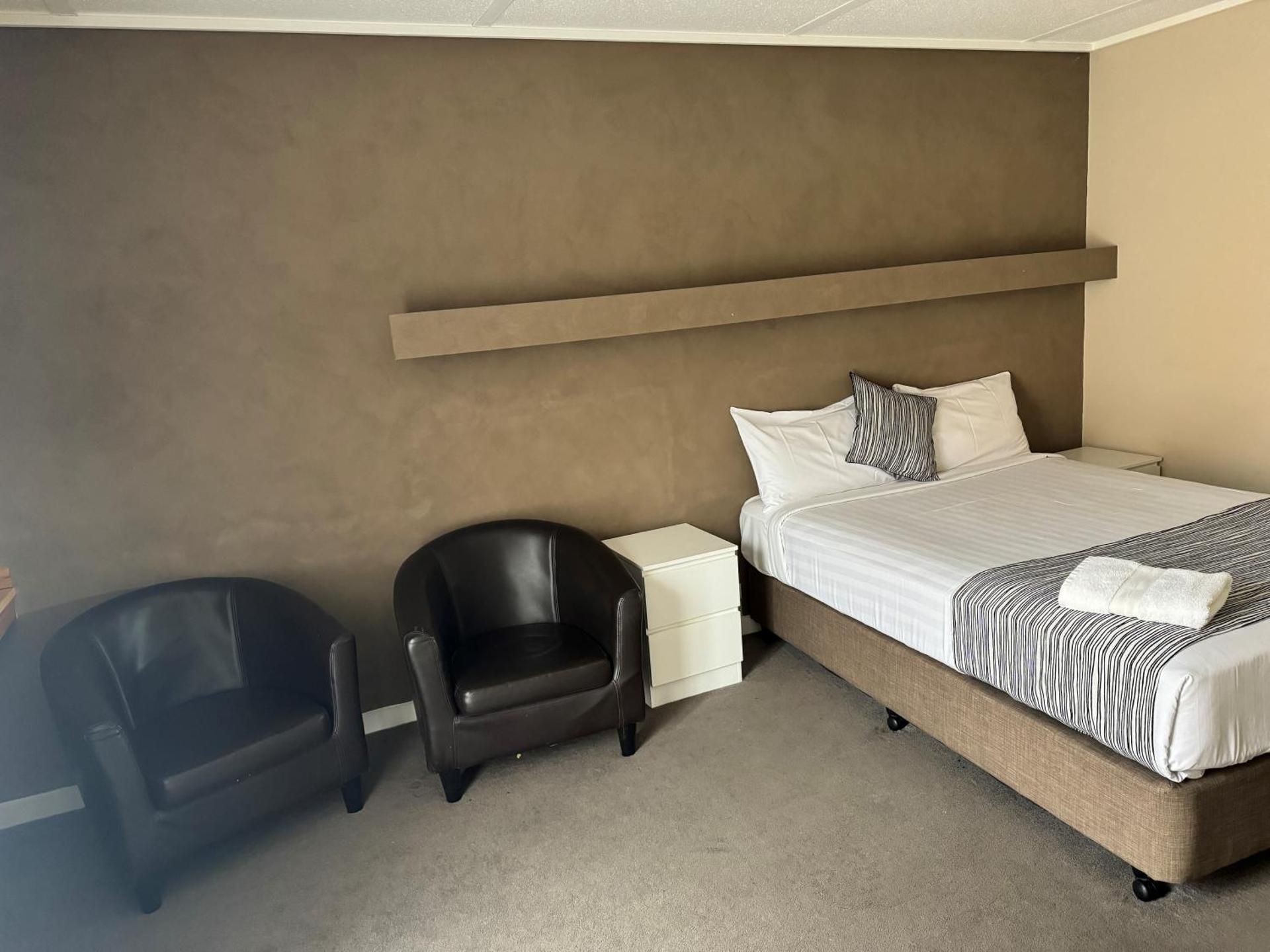 Mid-City Plantation Motel Deluxe Double Room 2