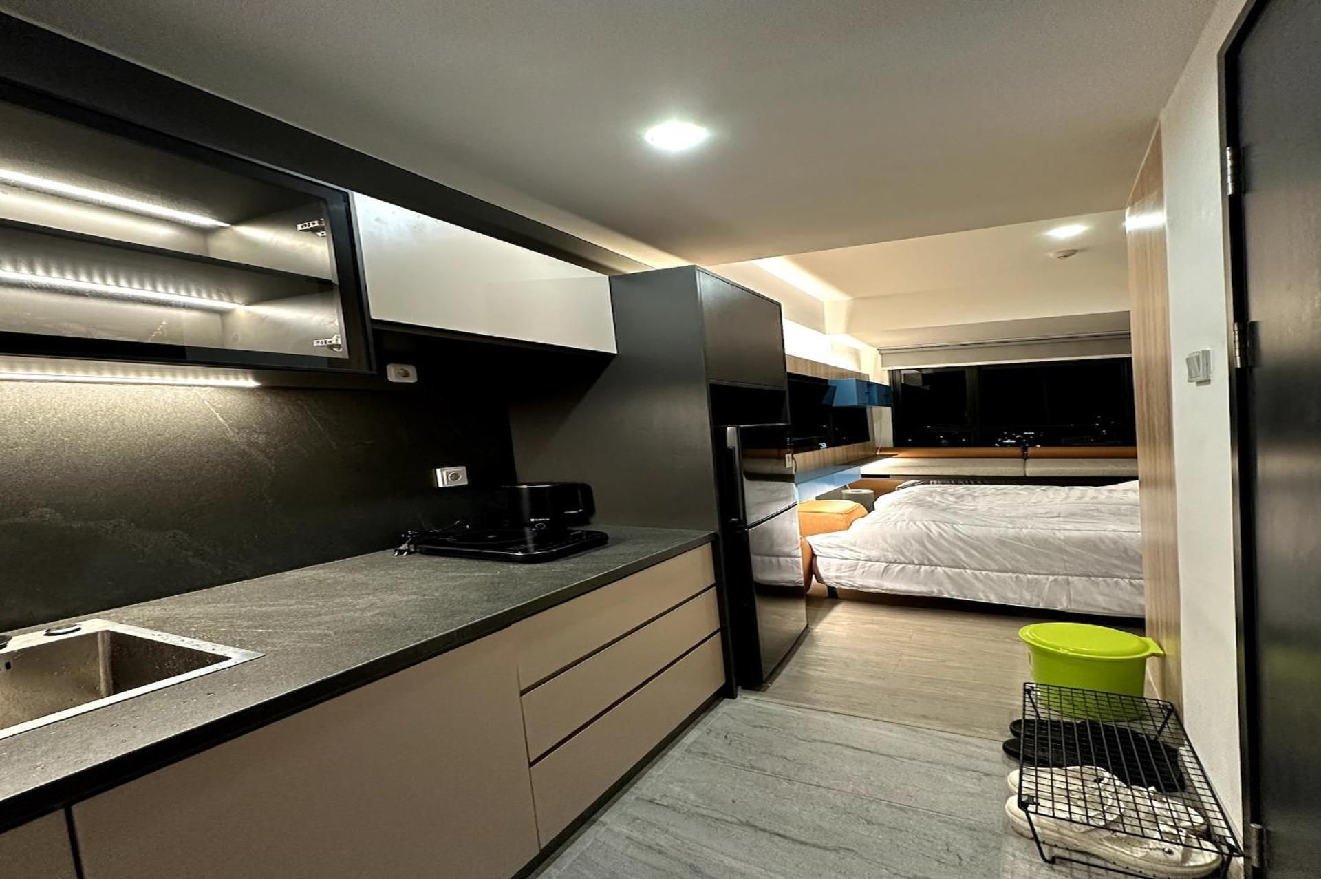 Studio Apartment with Queen Bed