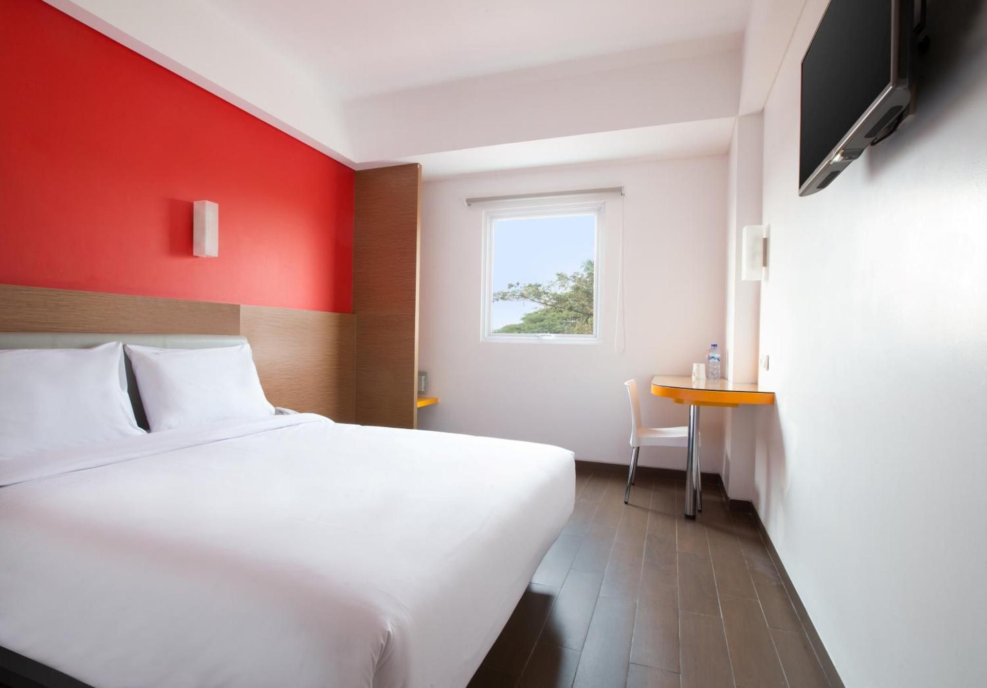 Smart Queen Room