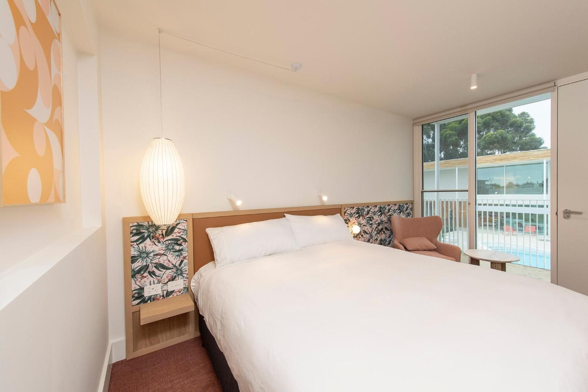 Executive King Balcony with Free Parking, Wifi, Welcome Drink and Mini-bar