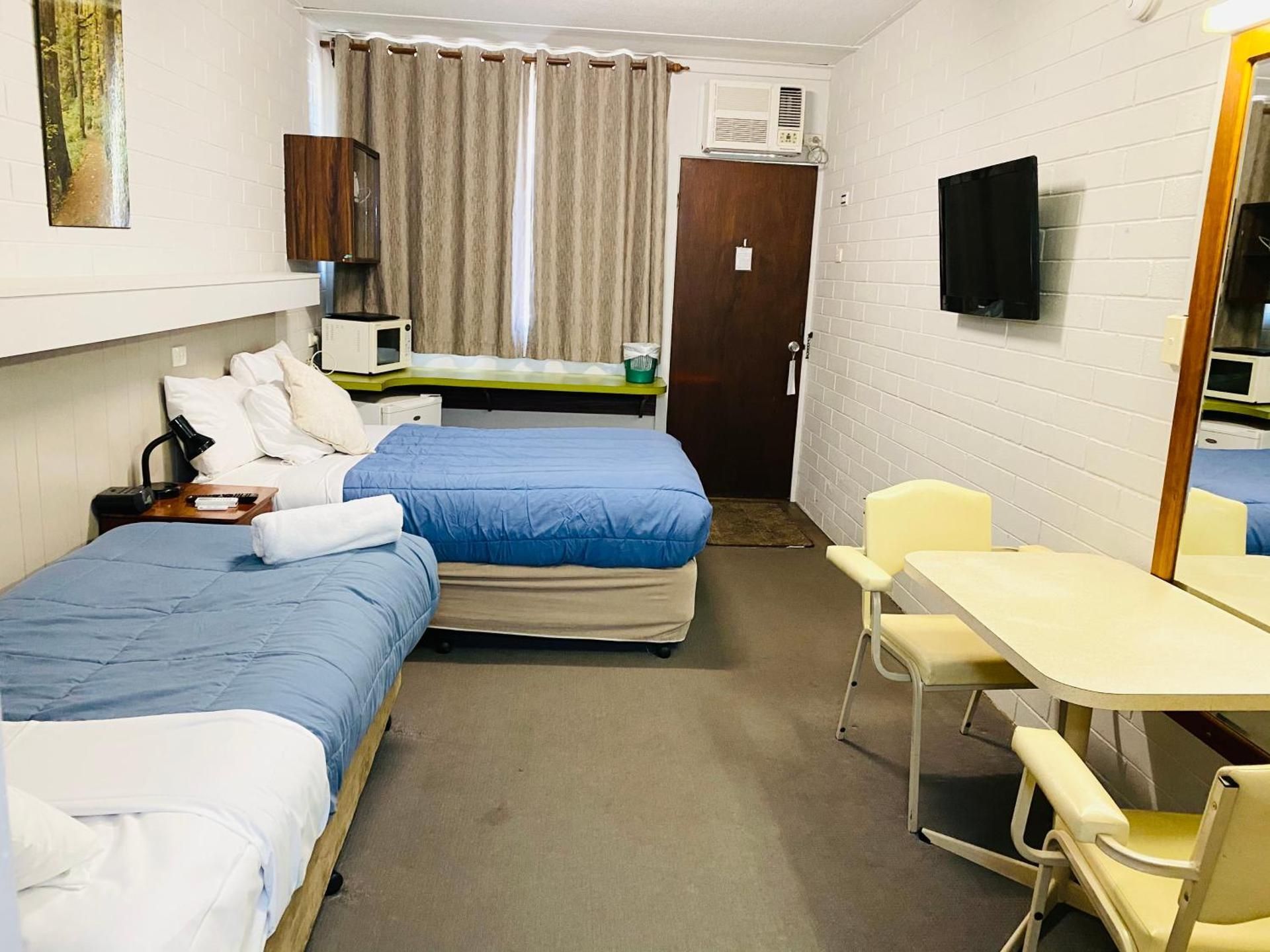 Millers Cottage Motel Twin Room