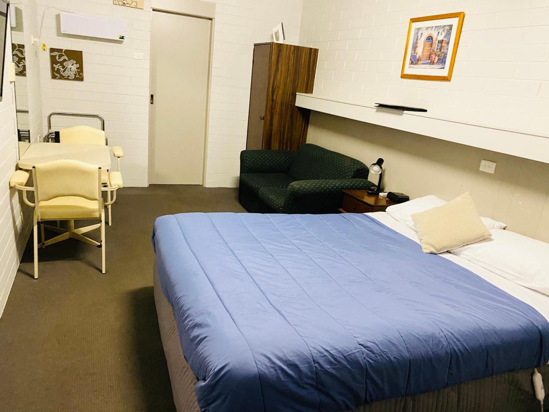 Millers Cottage Motel Queen Bed 2