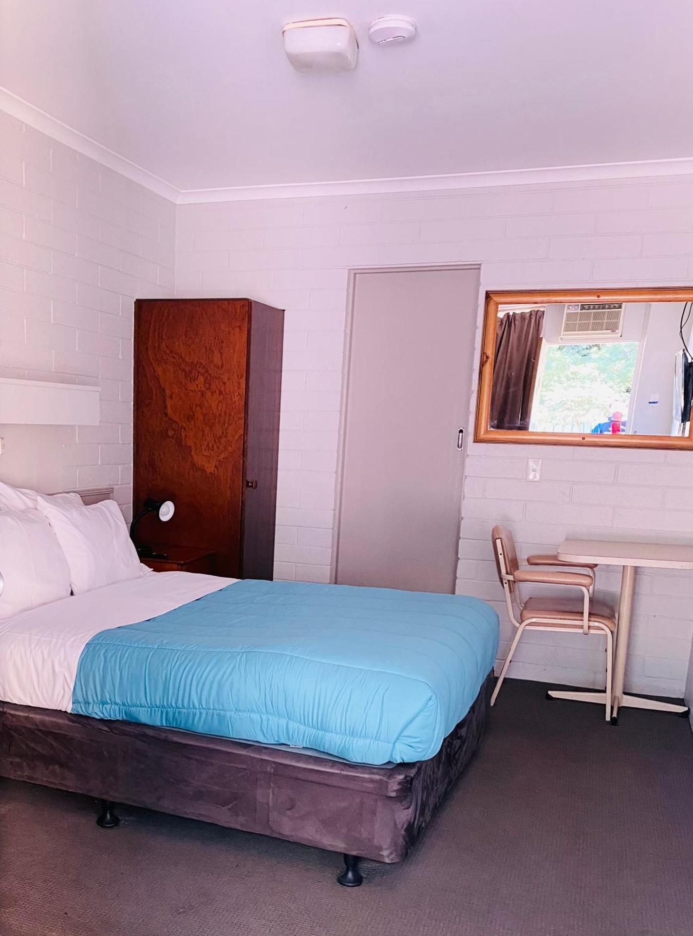 Millers Cottage Motel Double Room