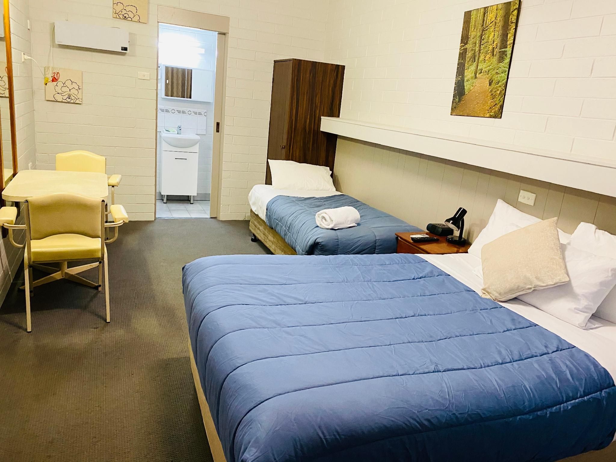 Millers Cottage Motel Twin Room 2