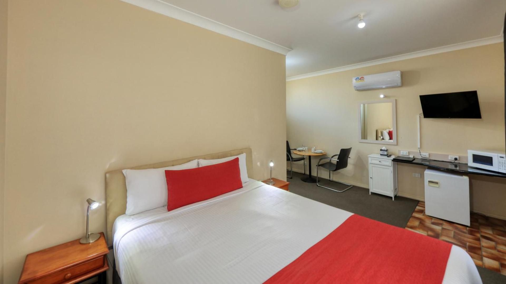 Ashton Motel Queen Room - Disability Access