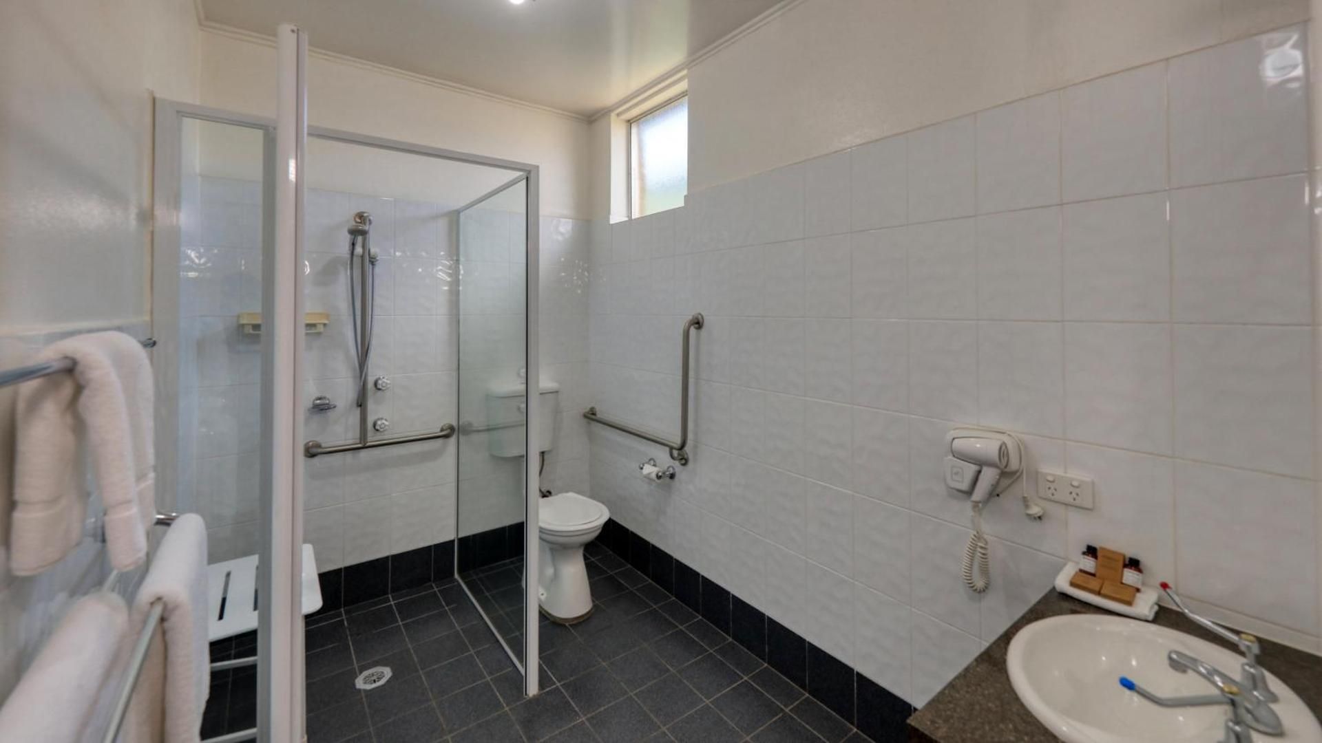 Ashton Motel Queen Room - Disability Access 3