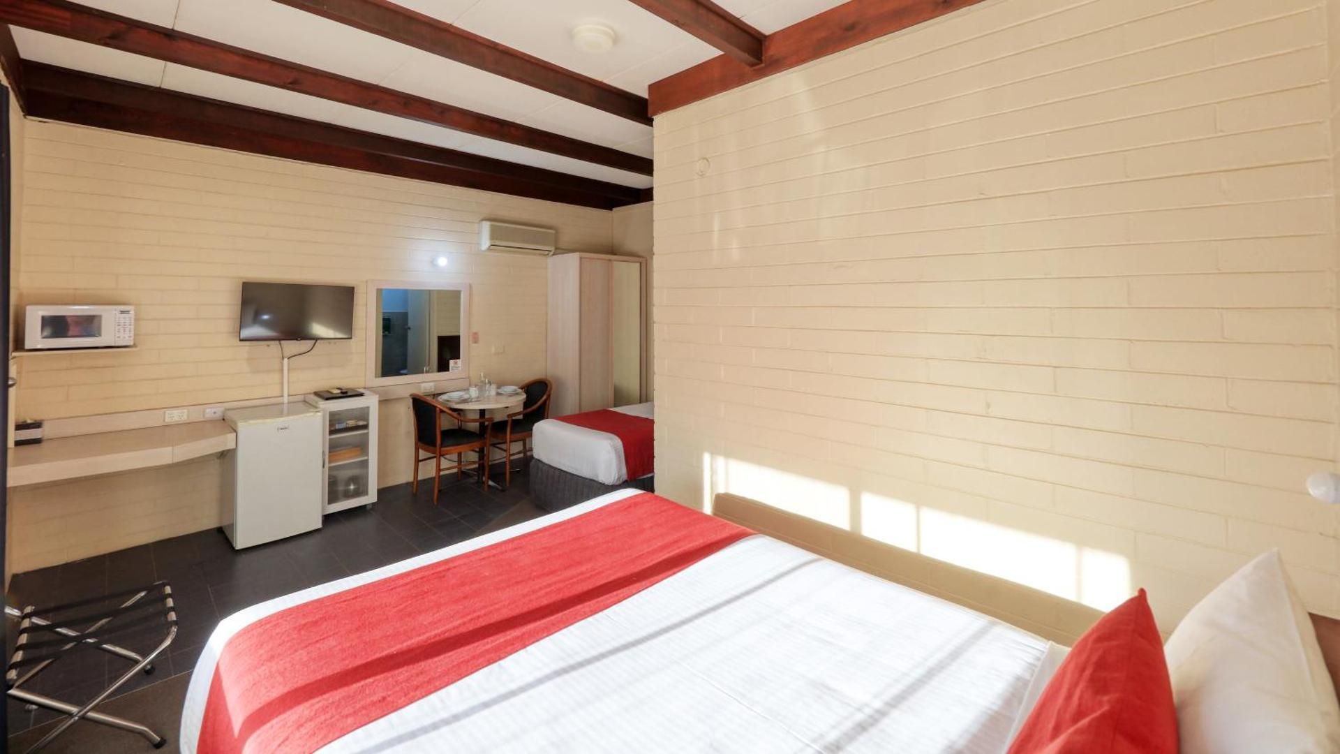 Ashton Motel Standard Twin Room