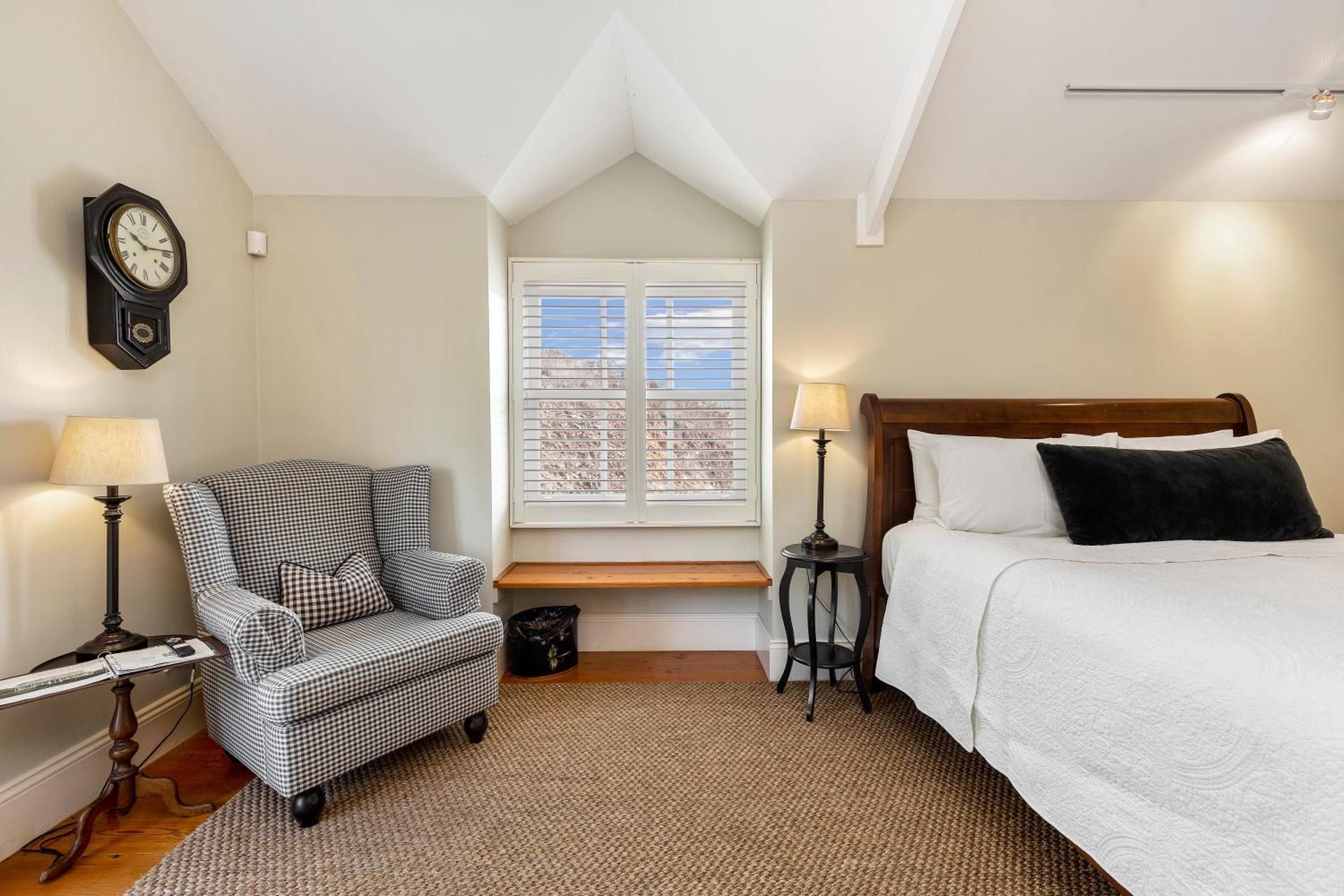 Standard Queen Room