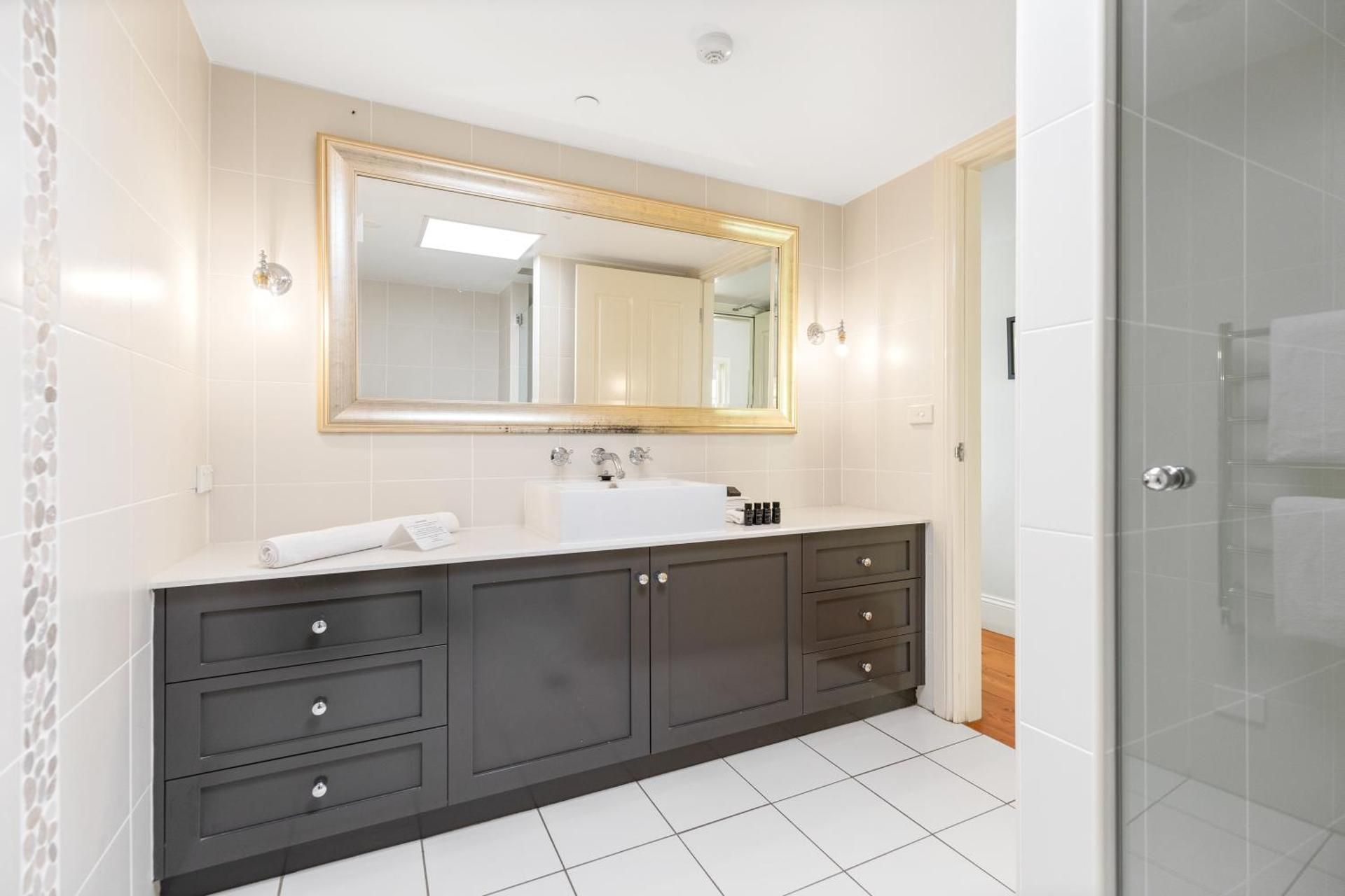 Deluxe Queen Room with Juliette Balcony and Valley View