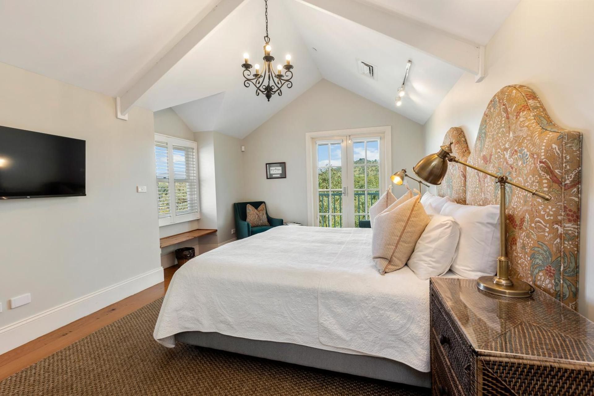 Deluxe King Suite