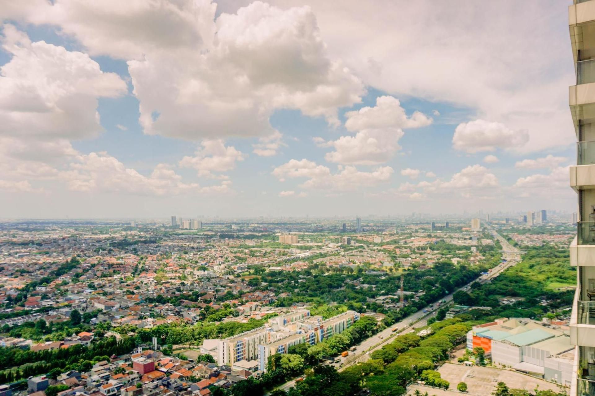 Elegant 2BR at Hillcrest House Apt By Travelio