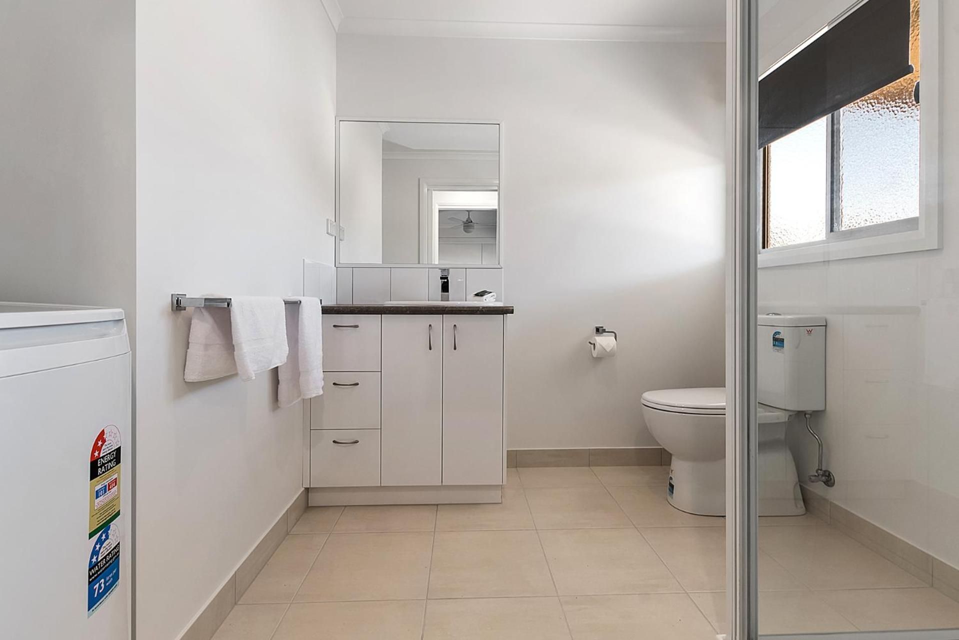 Discovery Parks - Moama Waters Deluxe 3 Bedroom Villa - Sleeps 6 2