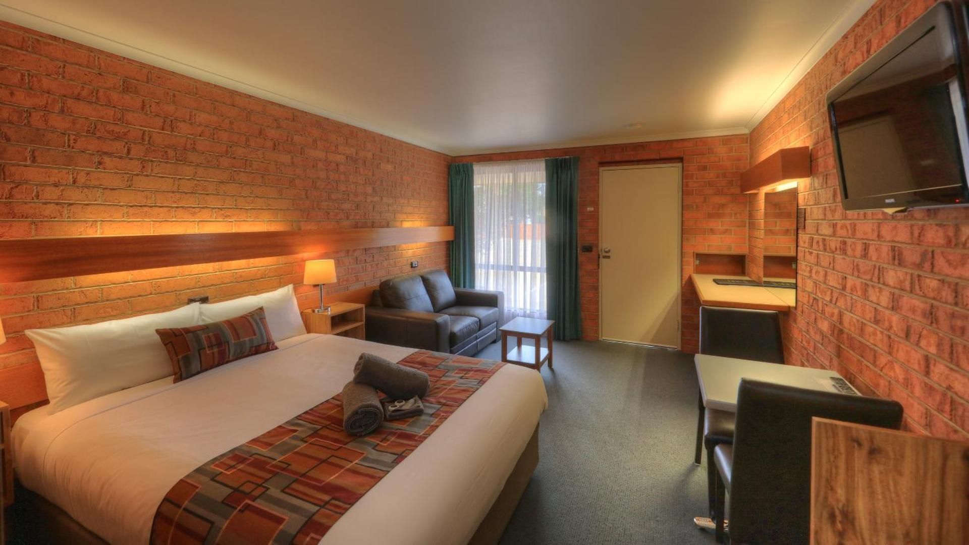 Deluxe Queen Room