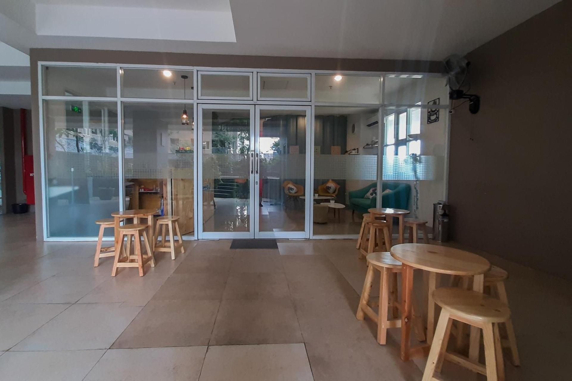 Stylish and Posh Studio Baileys Apt By Travelio