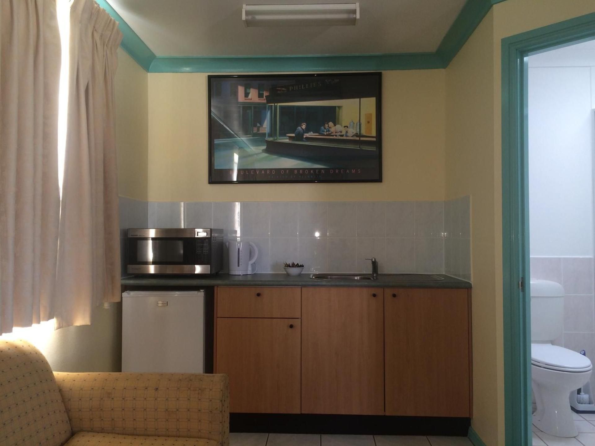 Family Room (3 Adults)