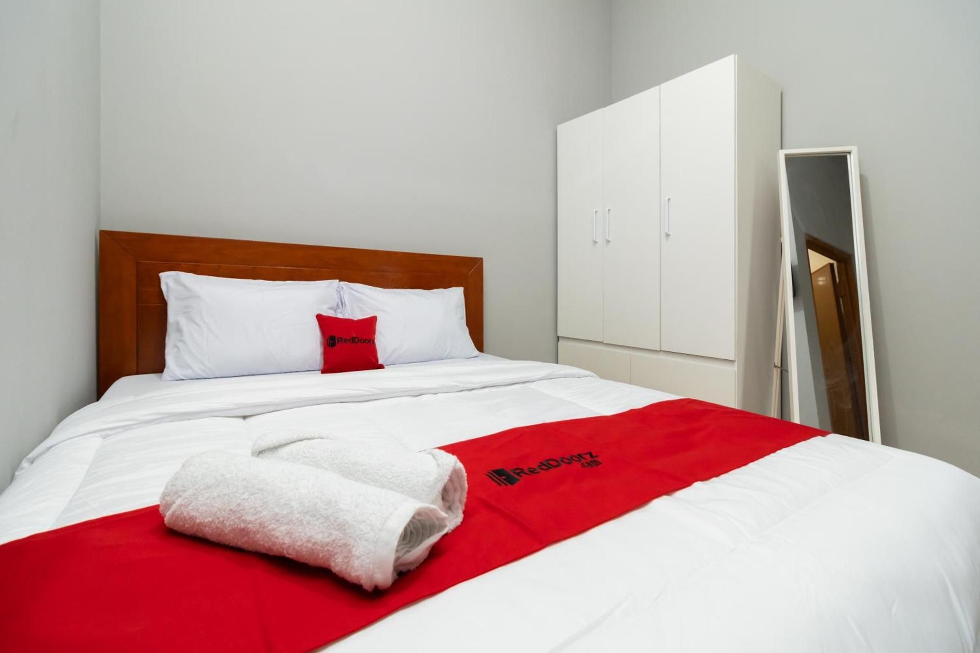 RedDoorz Room
