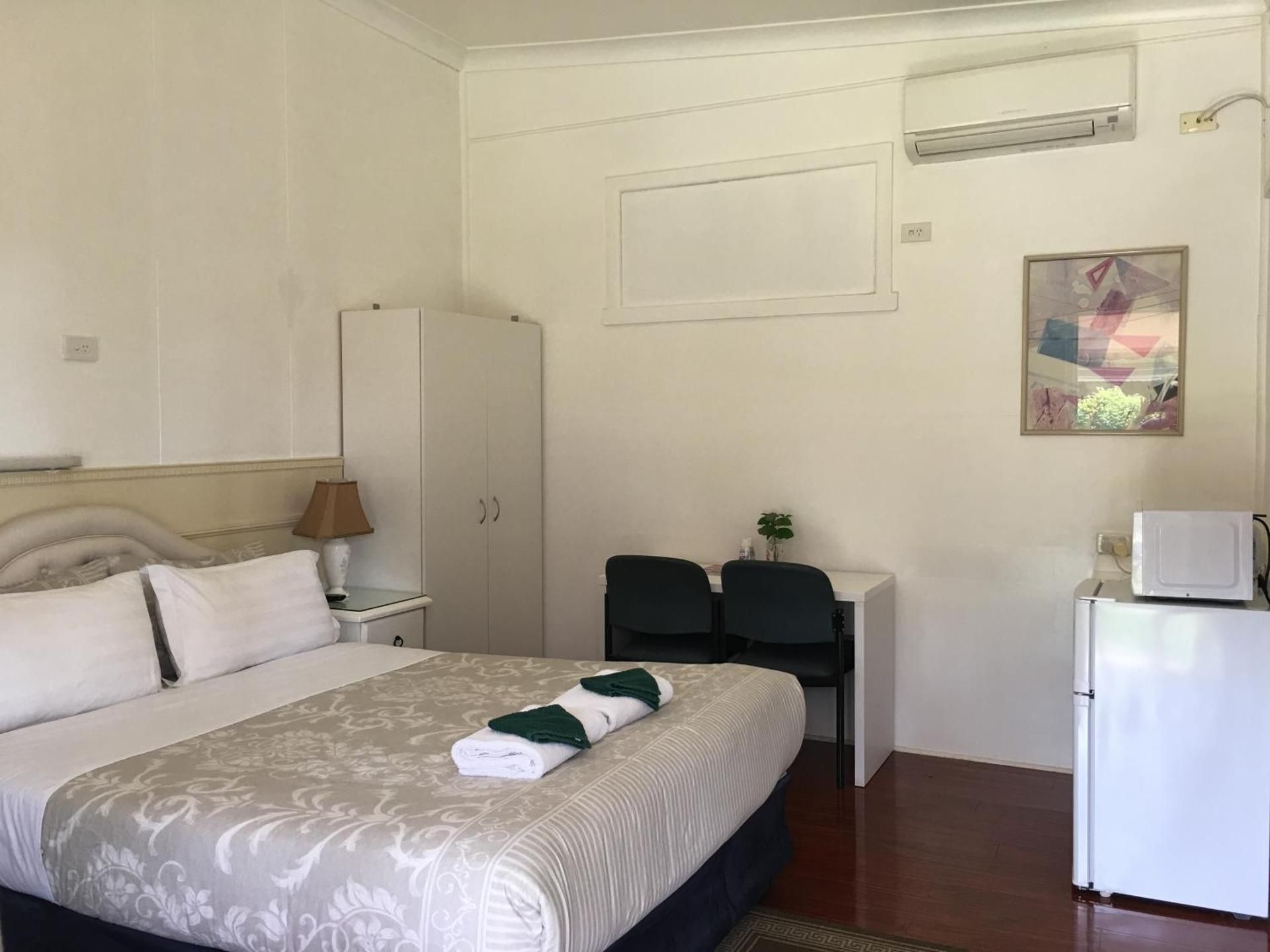 Standard Queen Room - No Pets Allowed