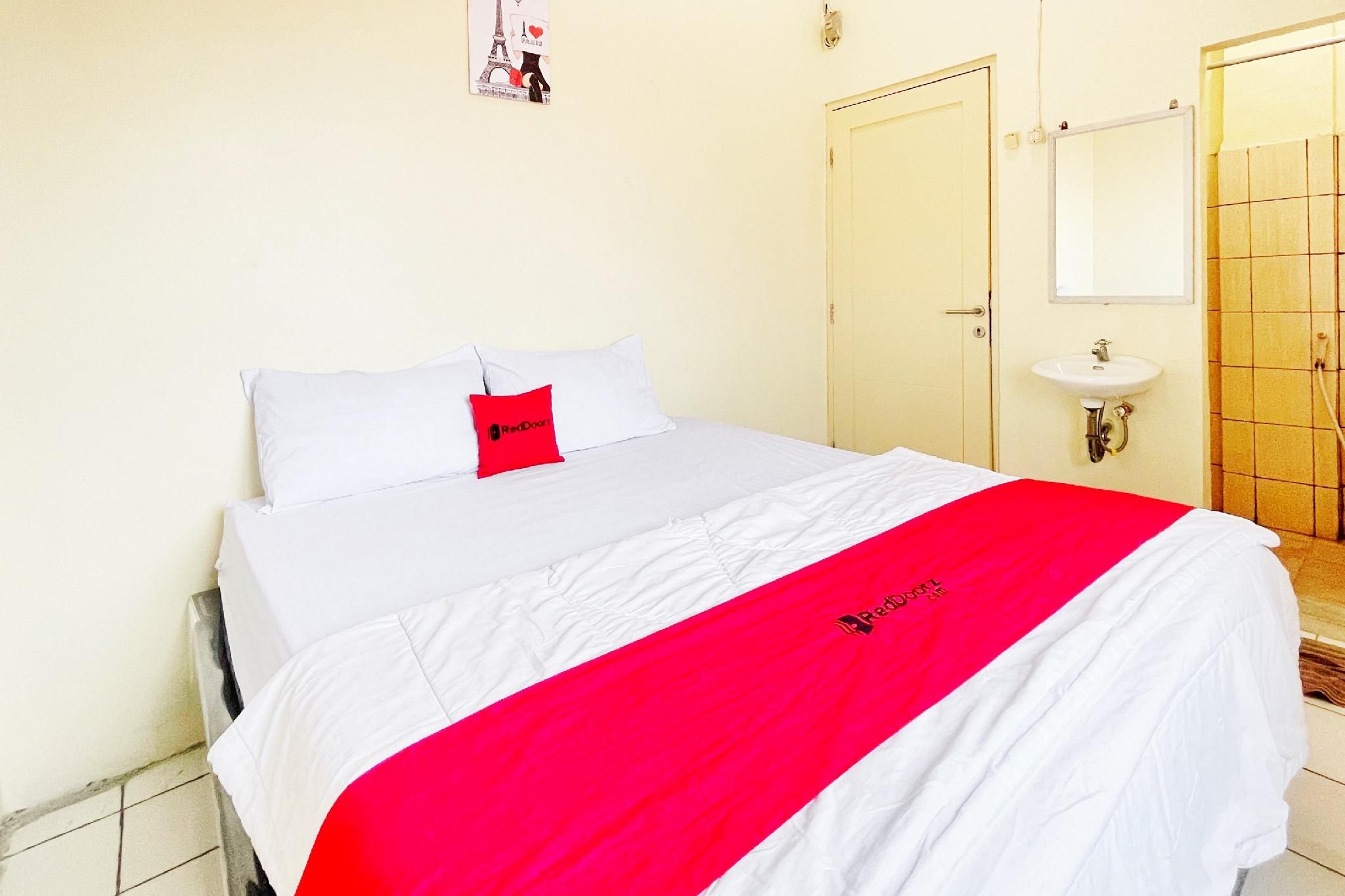 RedDoorz Room