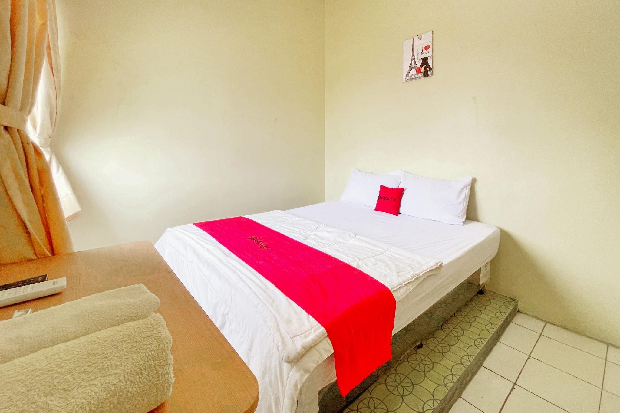 RedDoorz Room