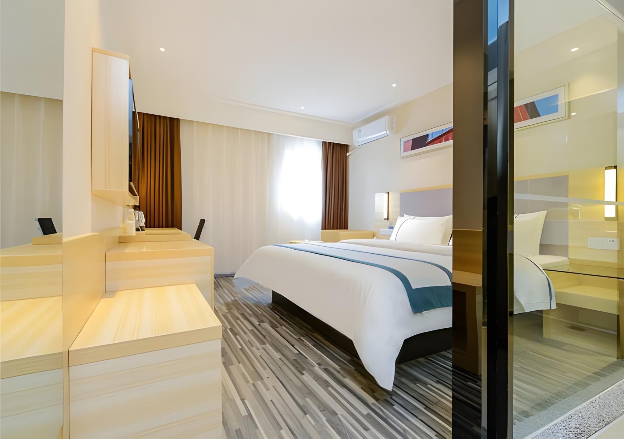Business Queen Room