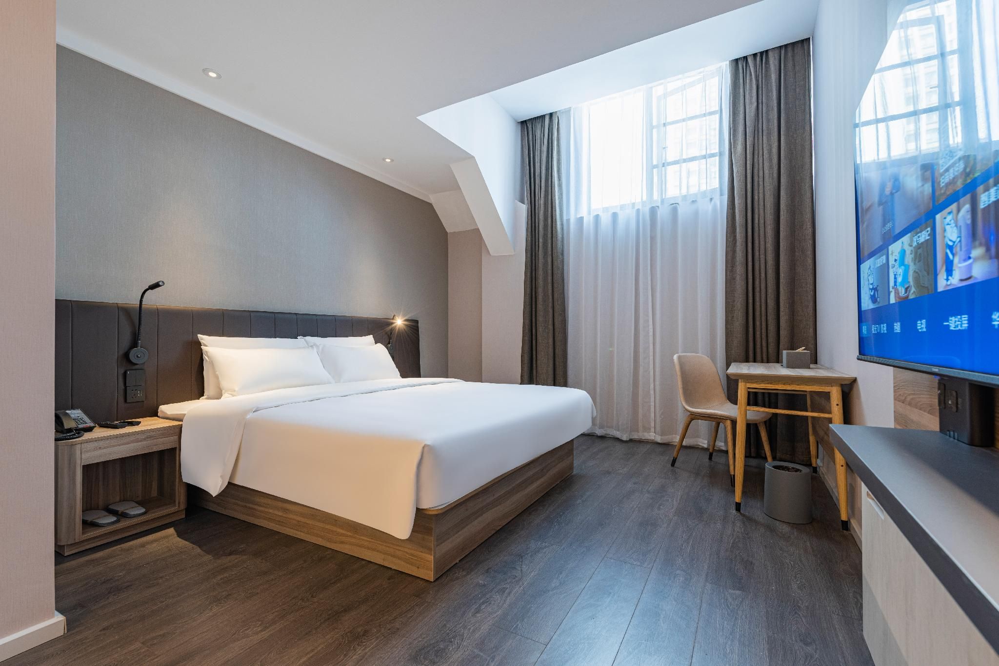 Business Queen Bed Room