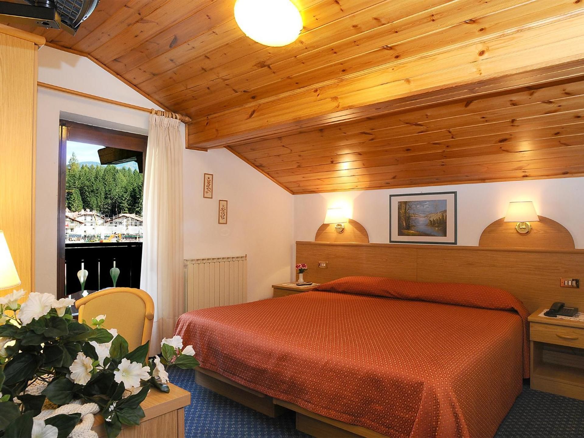 Deluxe Double or Twin Room with Lake View