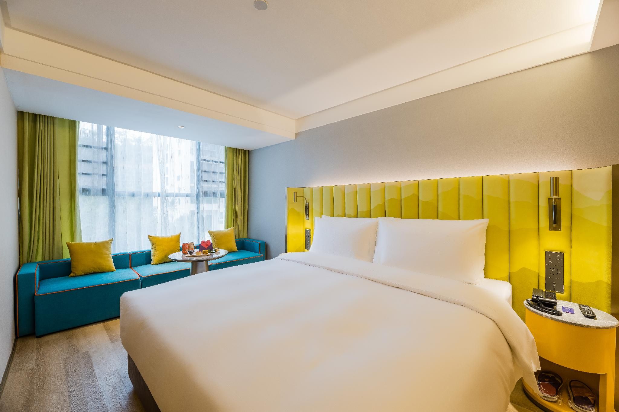 Queen Superior Room