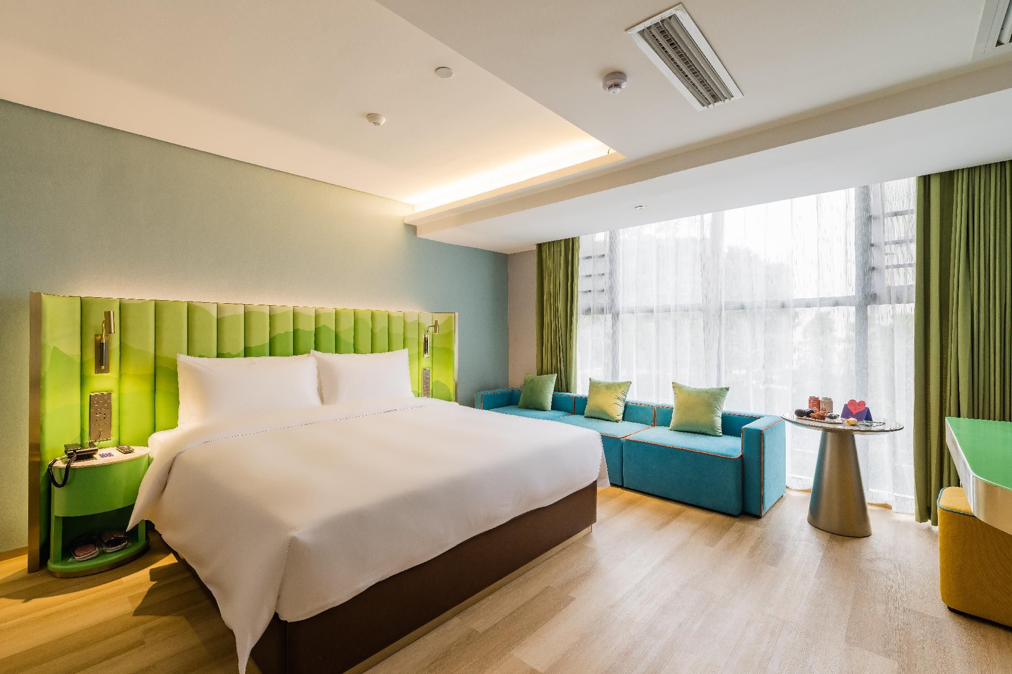 Queen Superior Room