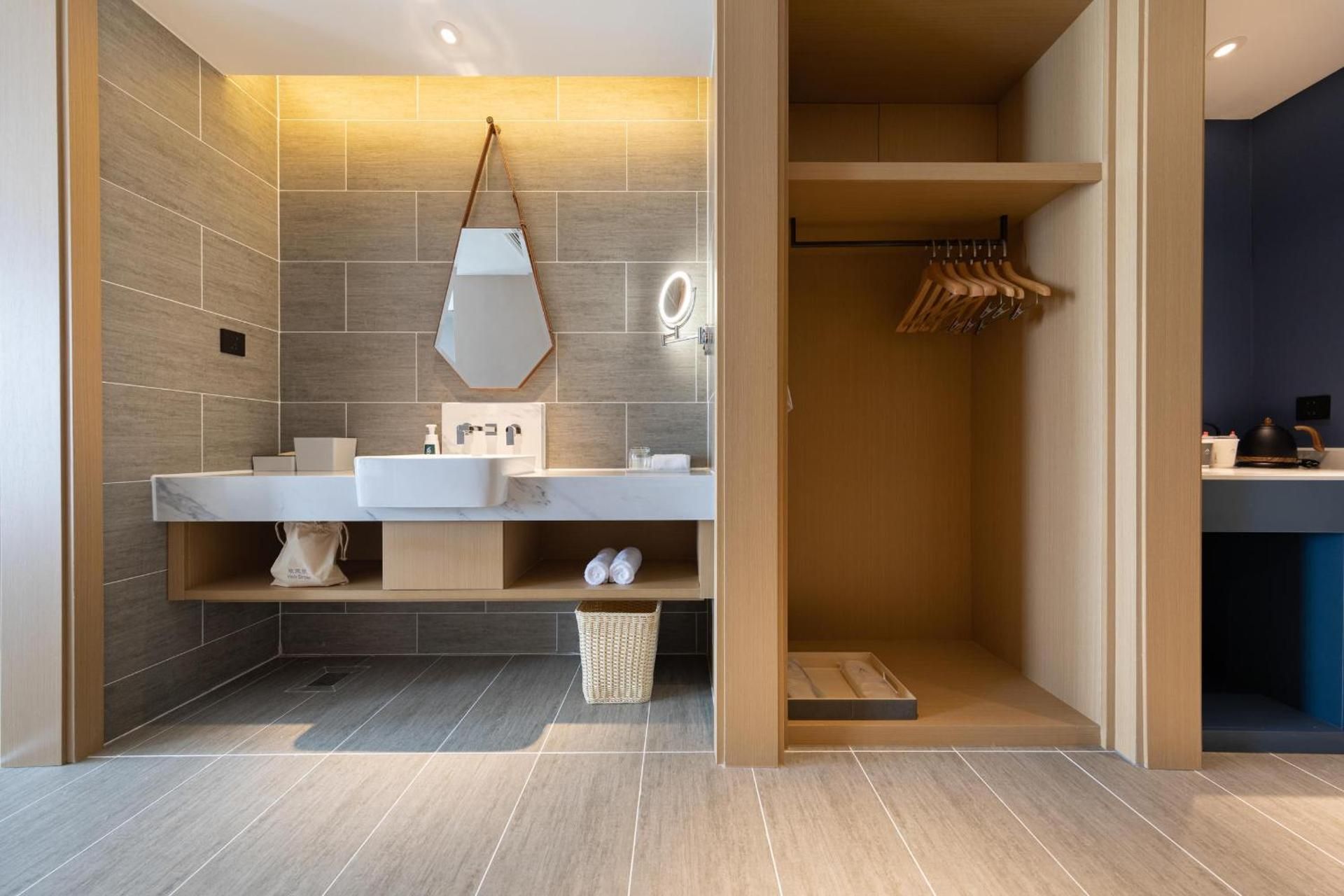 Atour Hotel Guiyang Guanshanhu Park Superior Double Room 3