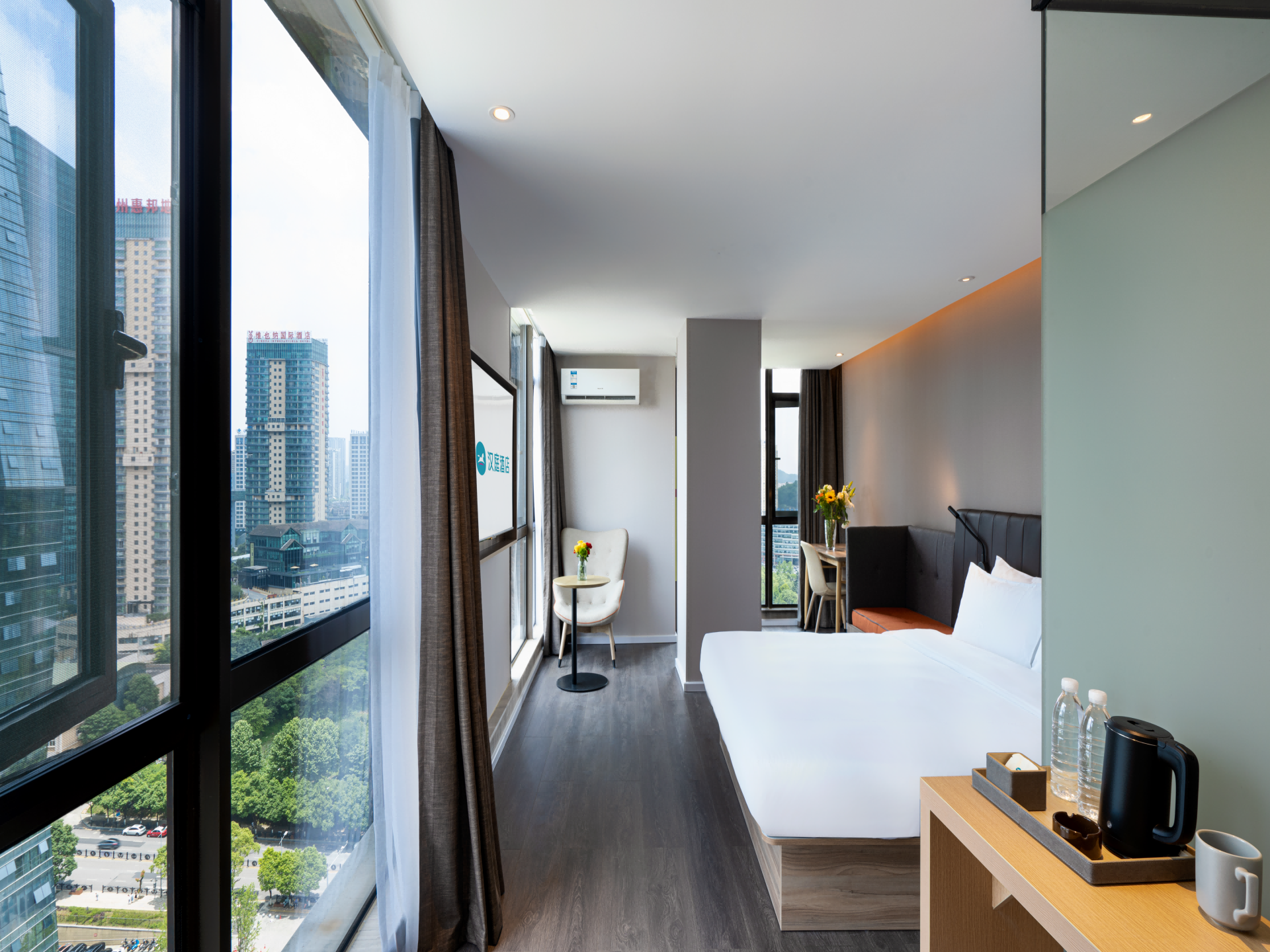 High Floor Queen Room with Lake View