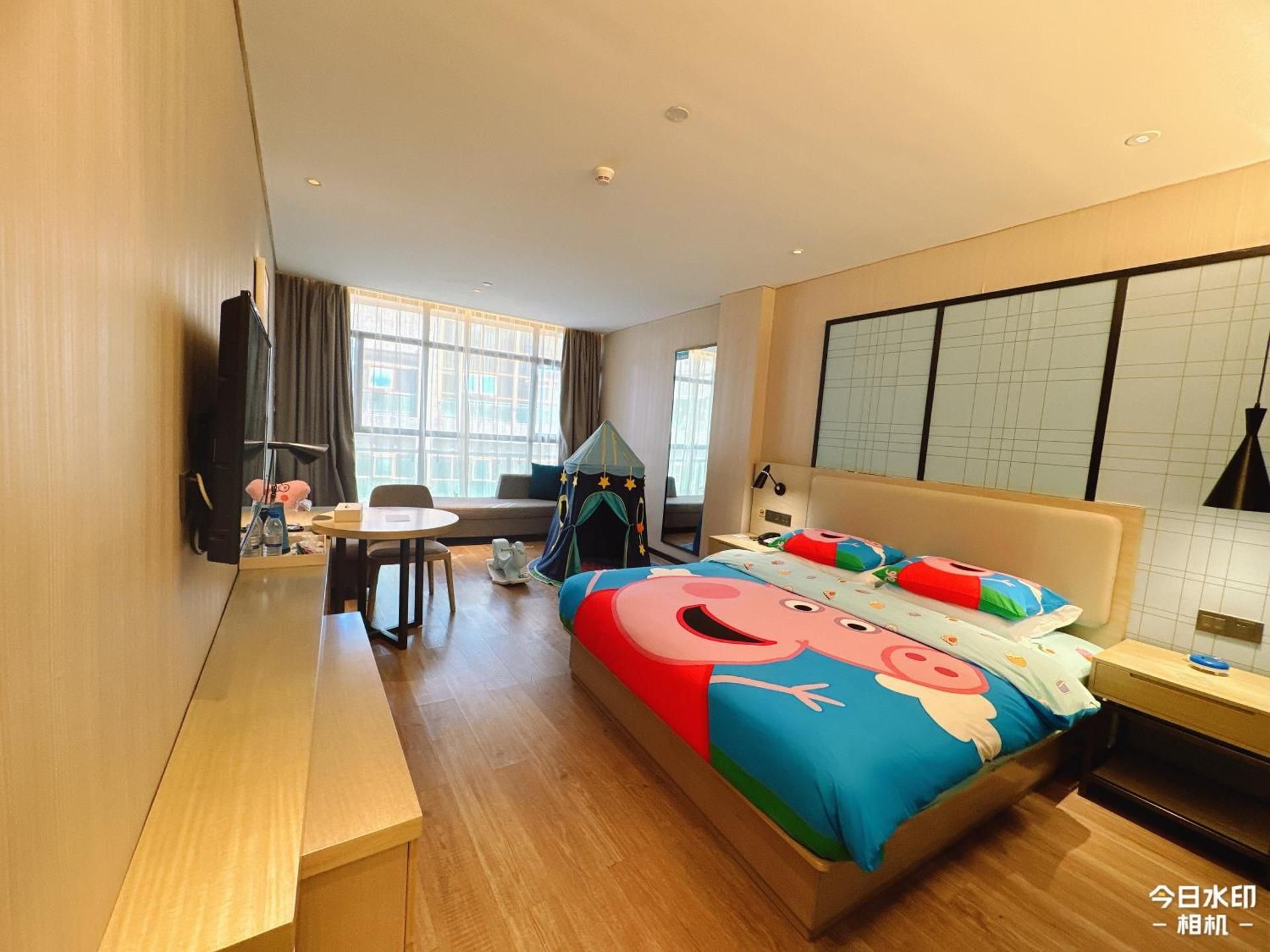 Deluxe Queen Room