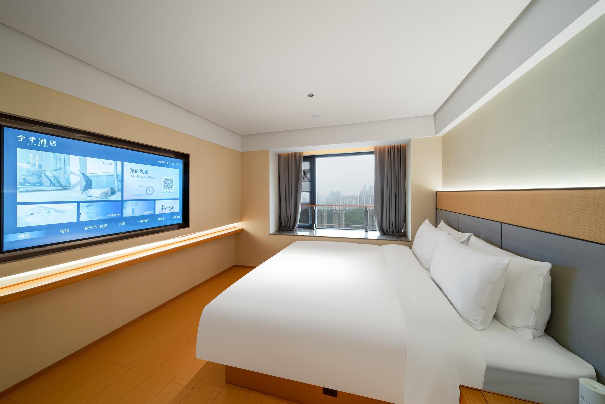 Queen Room City View