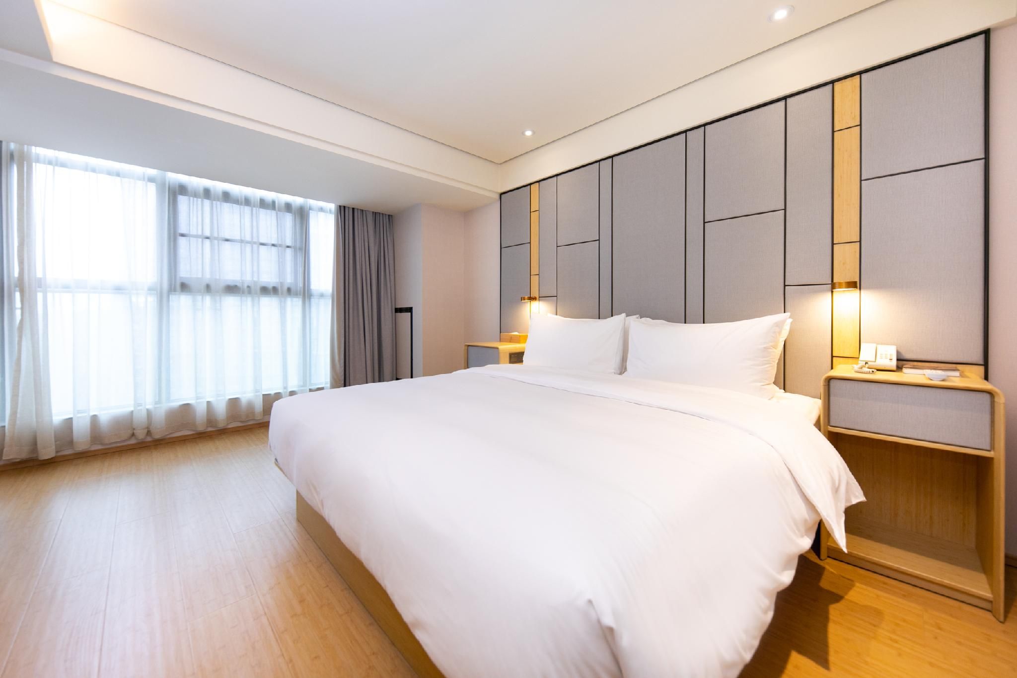 Executive Suite with Living Room
