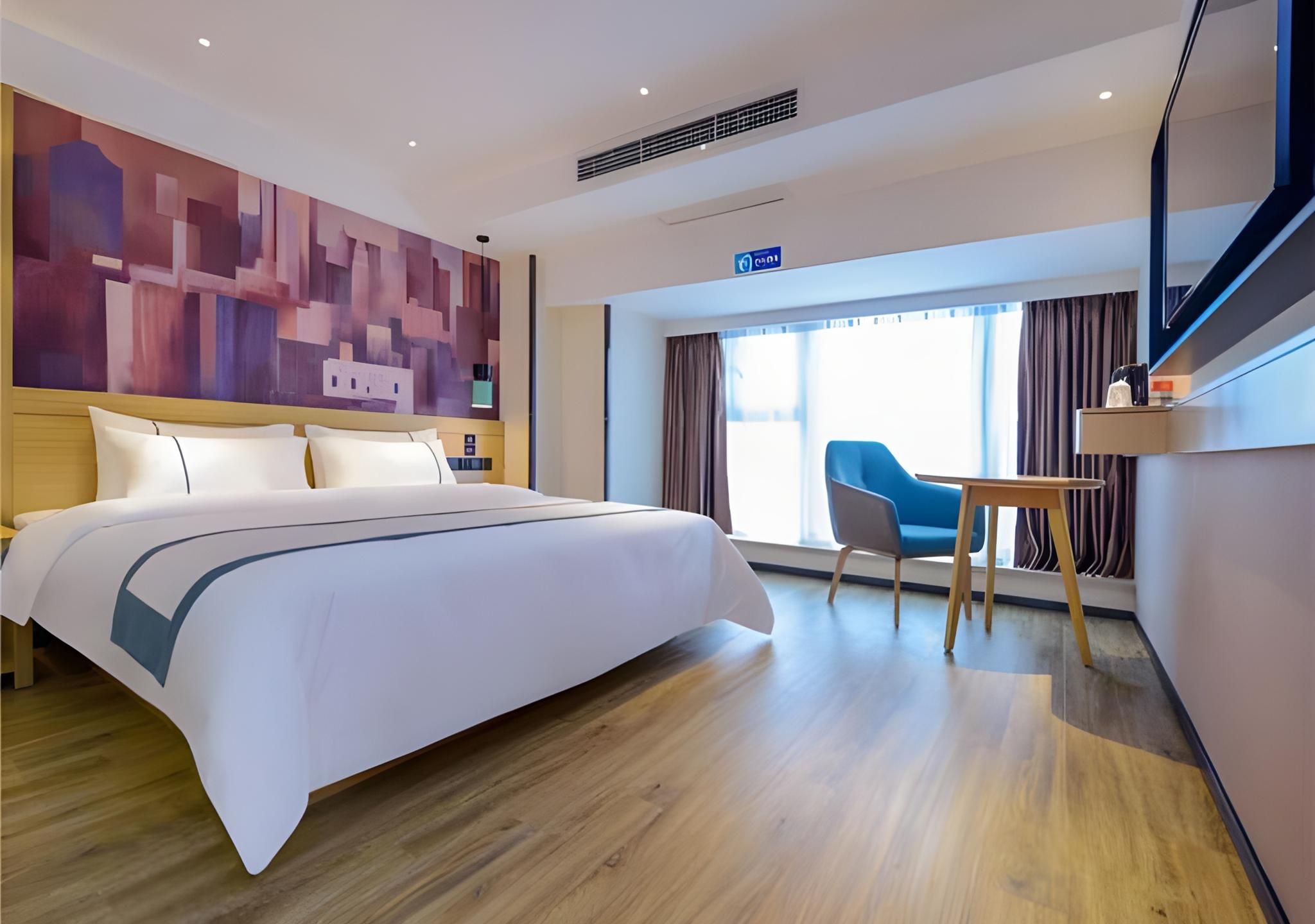Business Queen Room