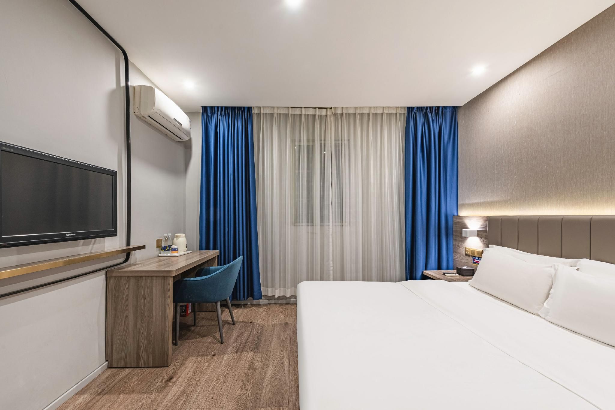 Economy Room