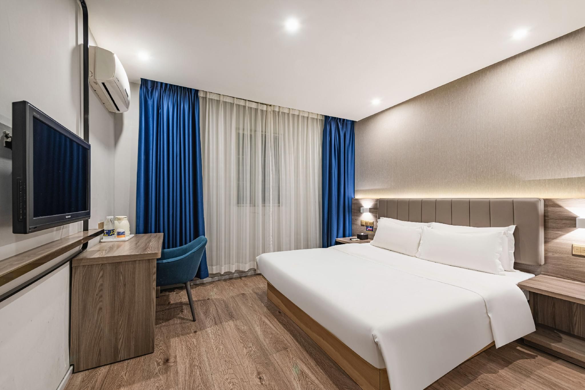 Economy Room