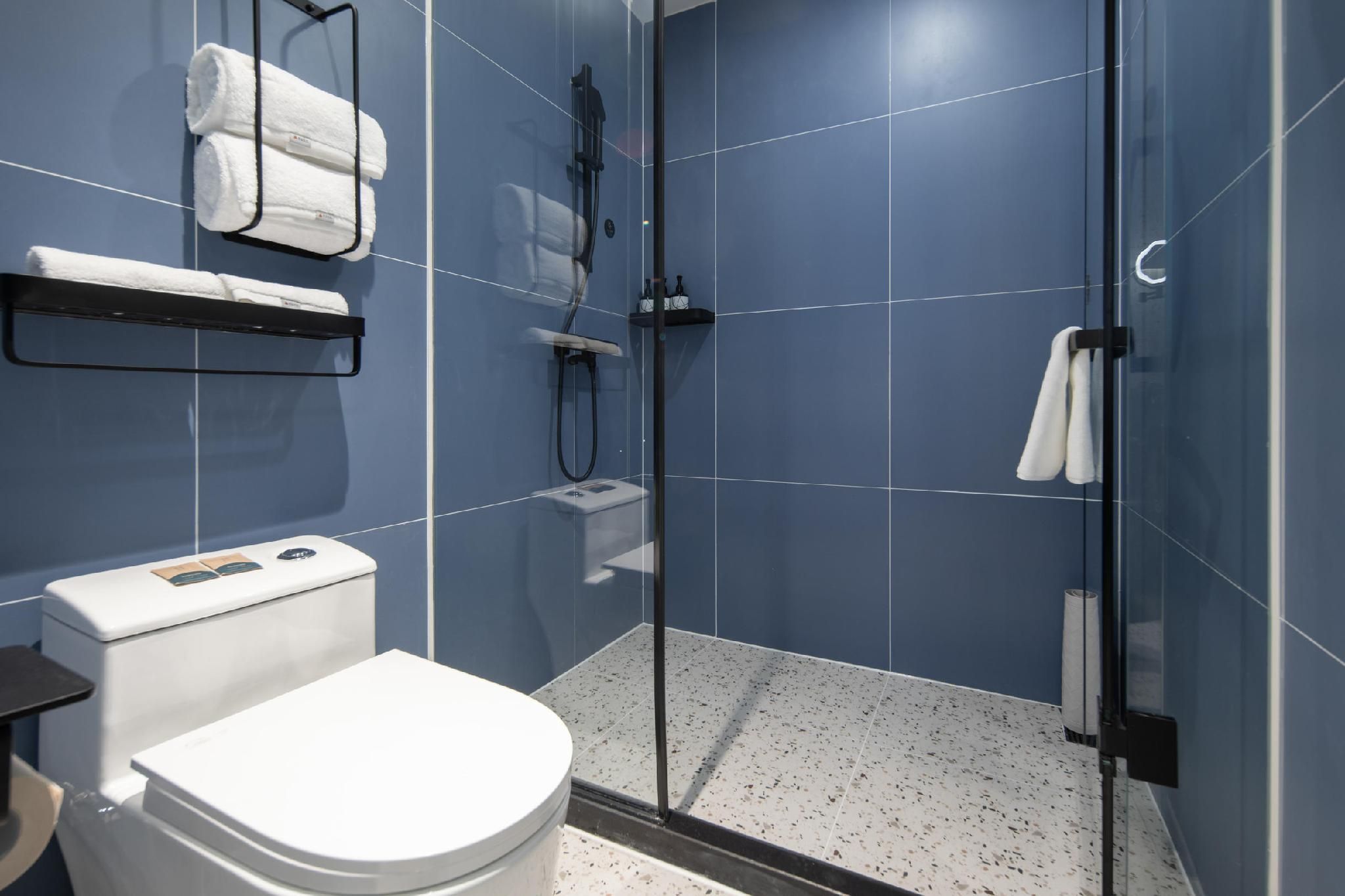 Comfort Queen Room