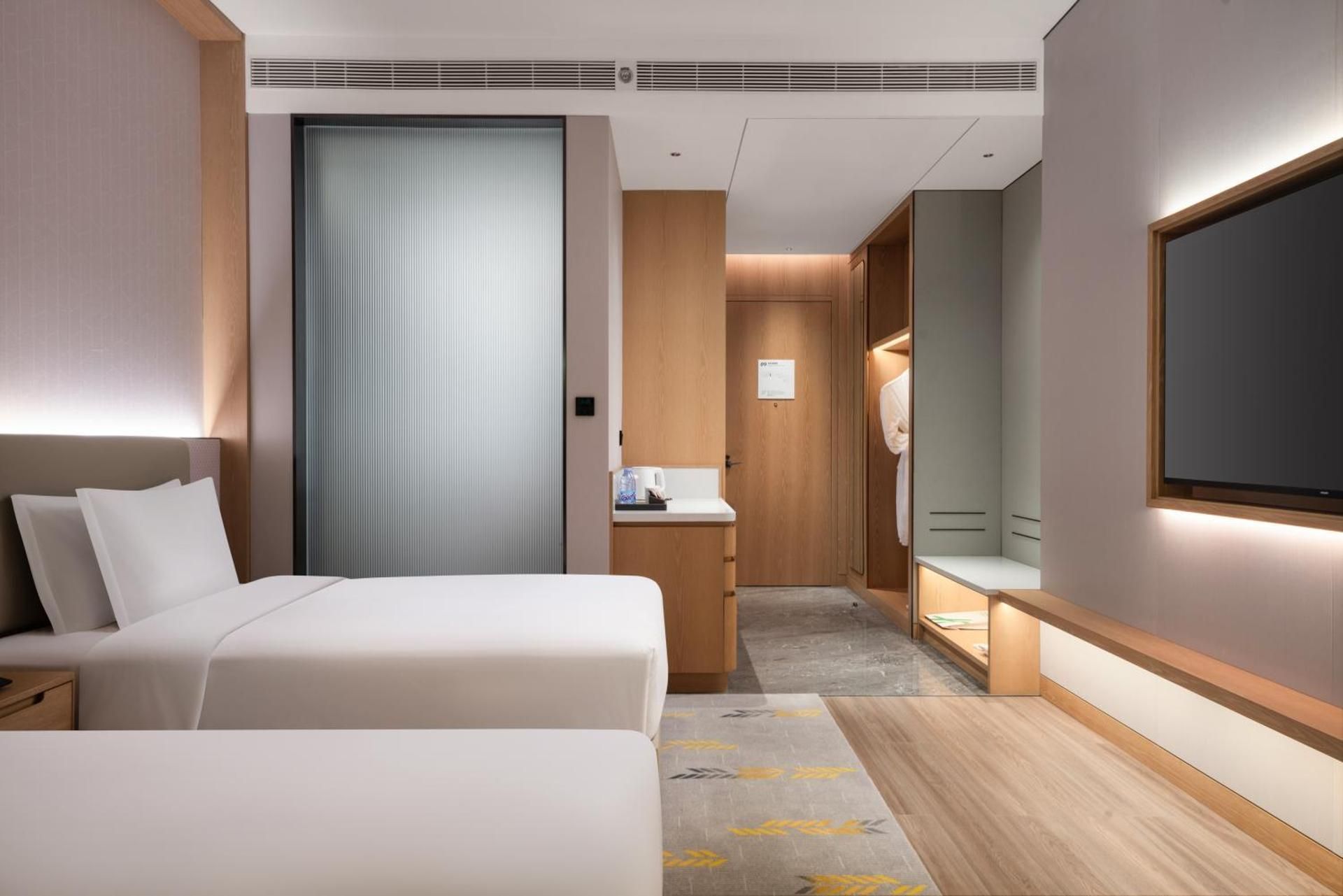 Holiday Inn Guiyang Airport By IHG Standard Double Room with Two Double Beds 2