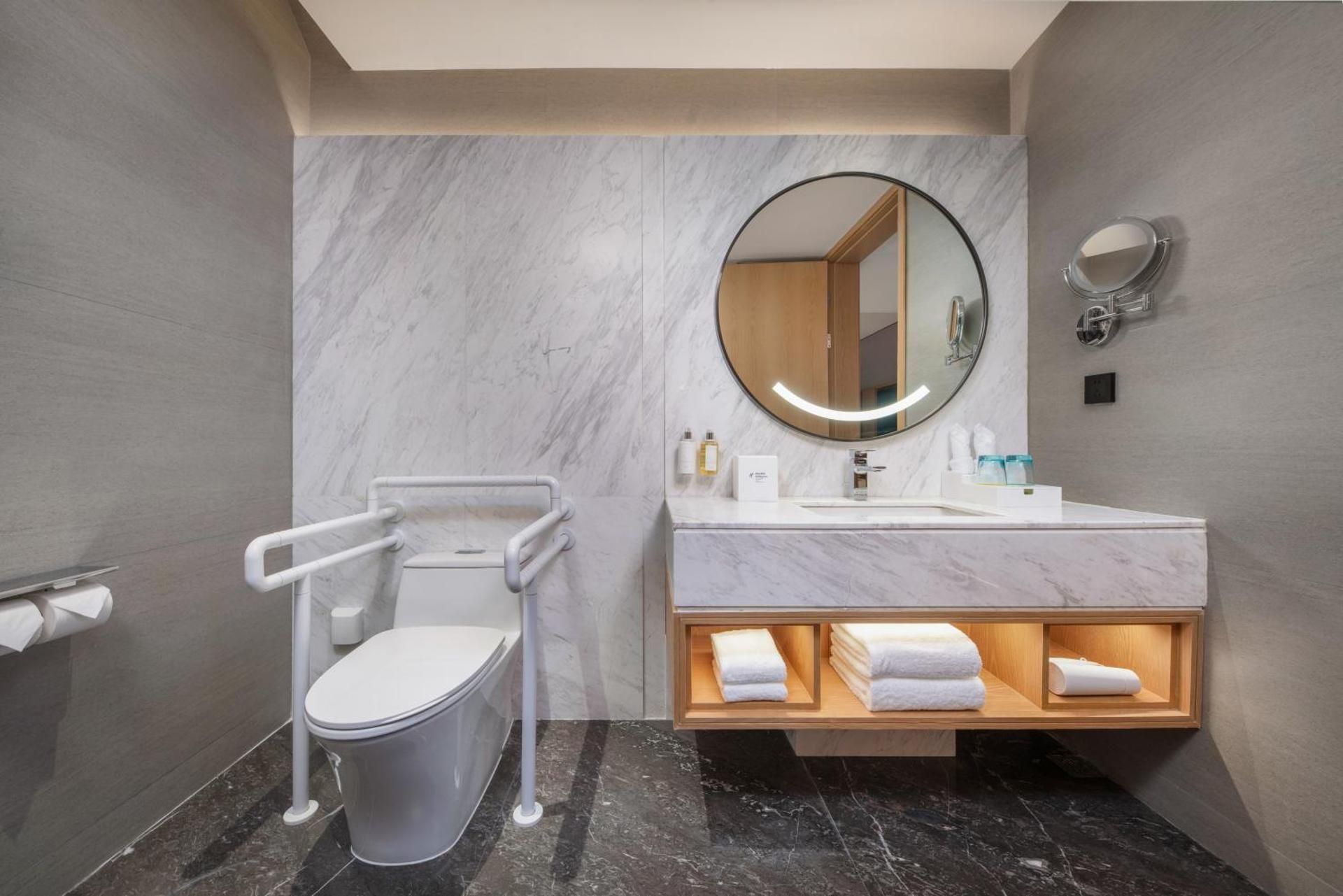 Standard King Room - Accessible