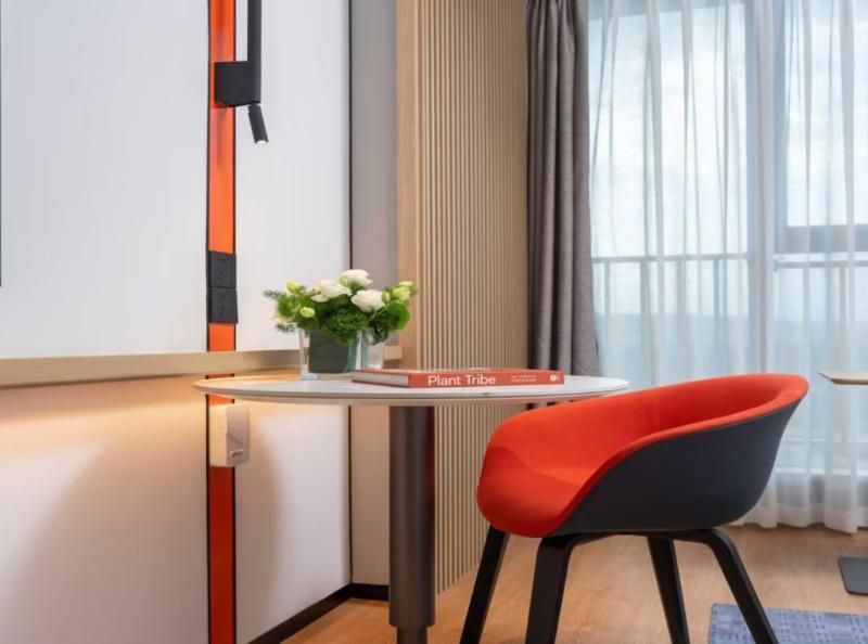 1 Bedroom Suite Dining Area
