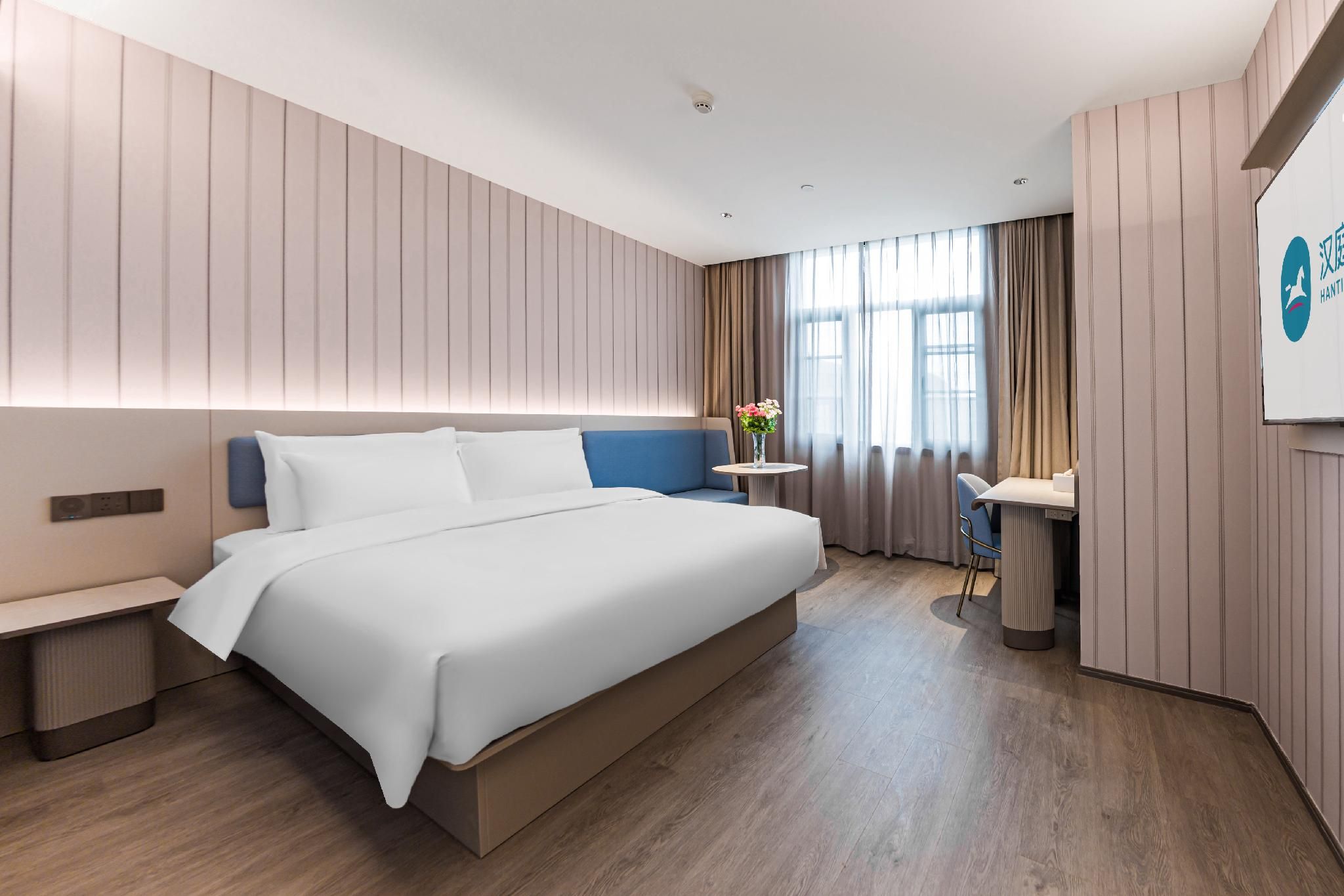 Business Queen Bed Room
