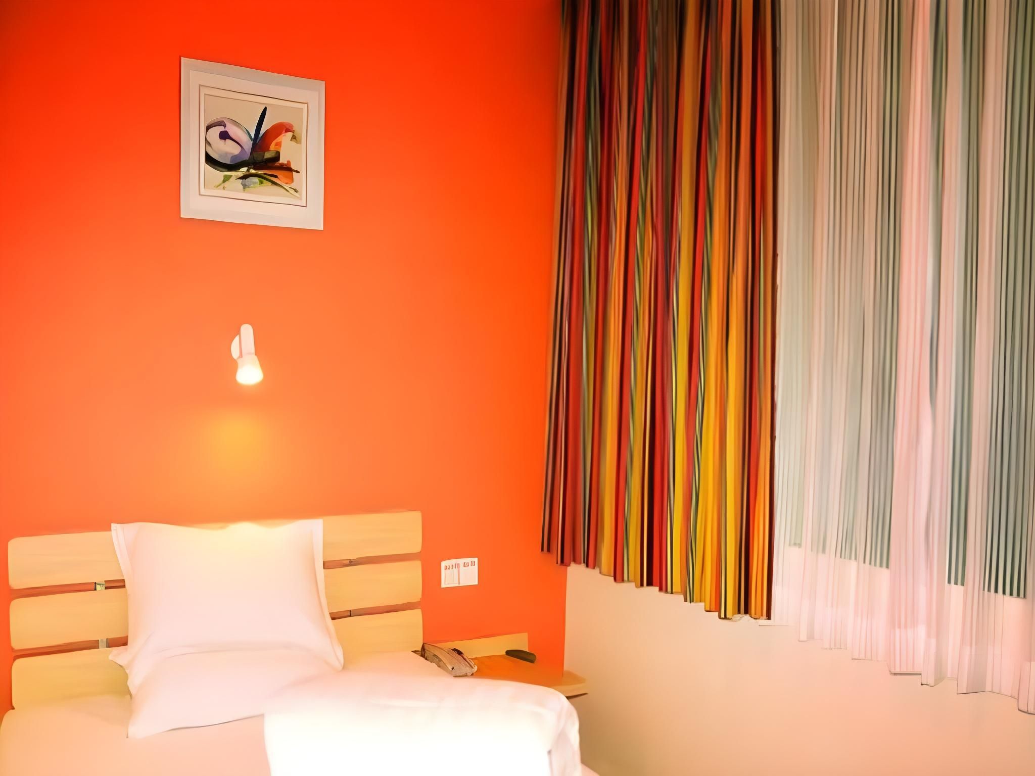 WH - New 7 Days Comfort Twin Room